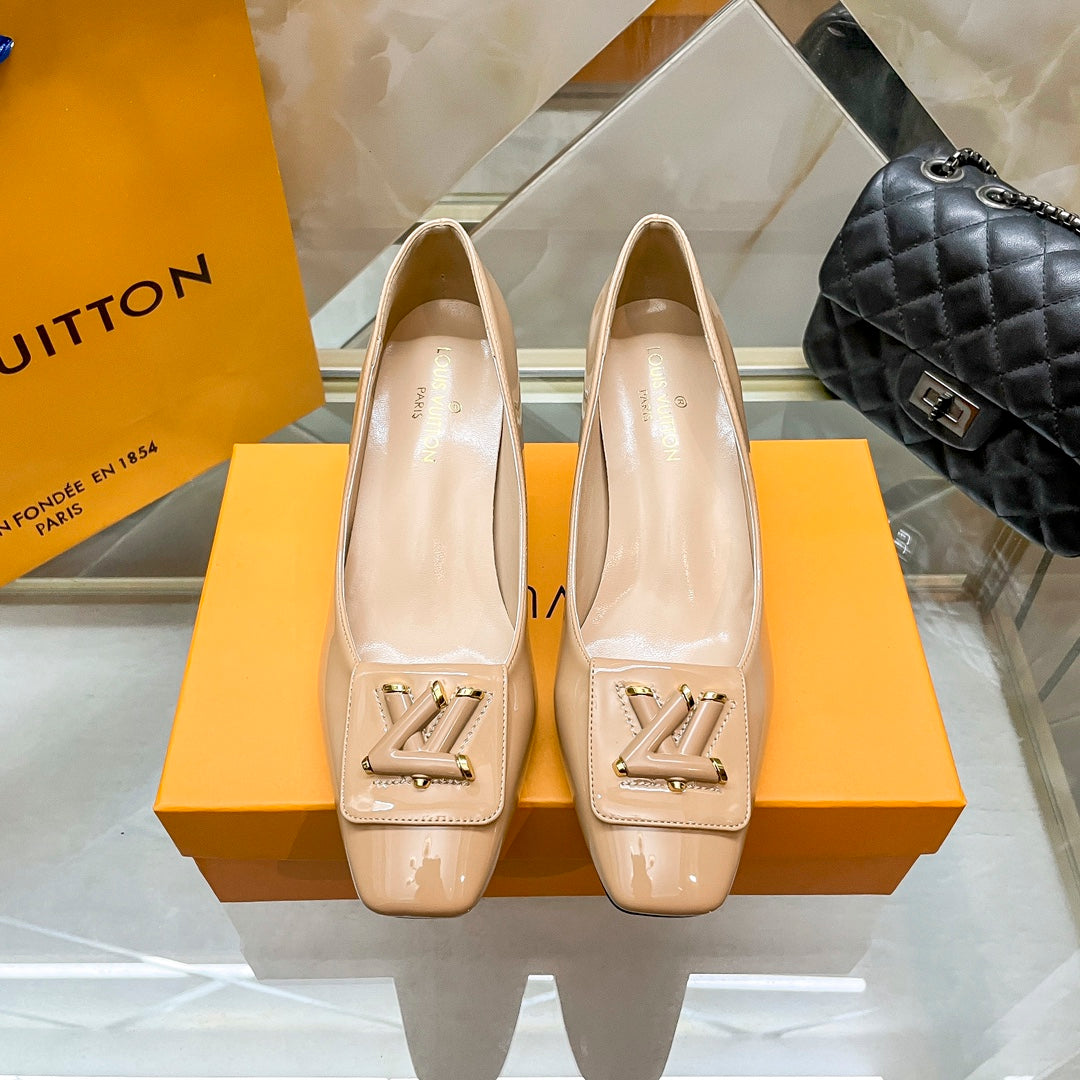 New style chunky-heeled shoes