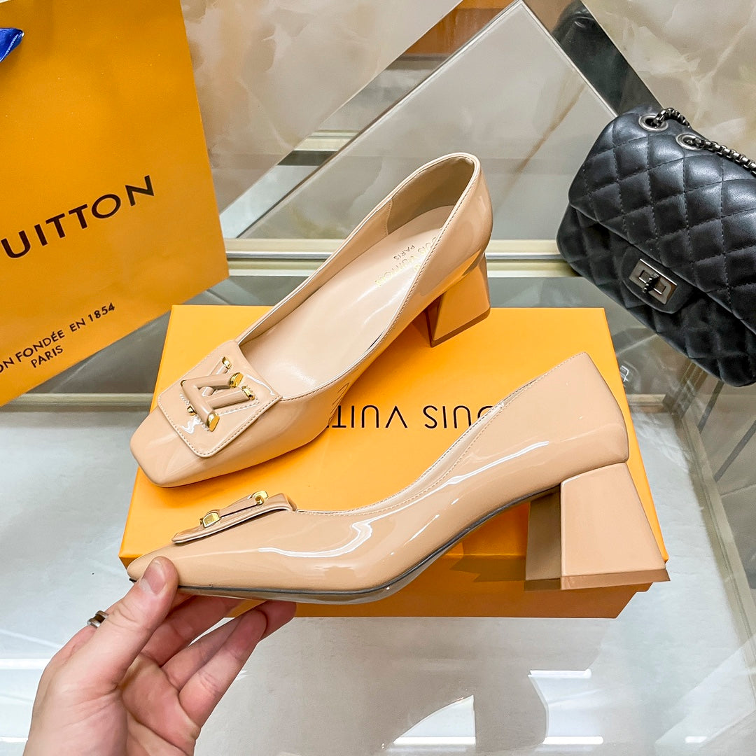 New style chunky-heeled shoes