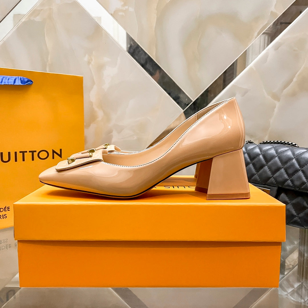 New style chunky-heeled shoes