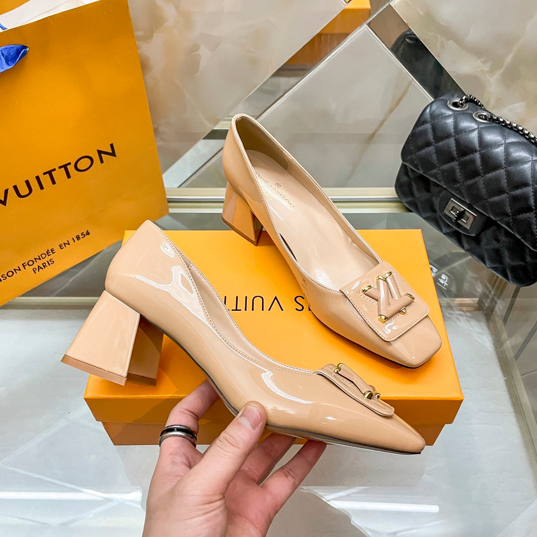New style chunky-heeled shoes