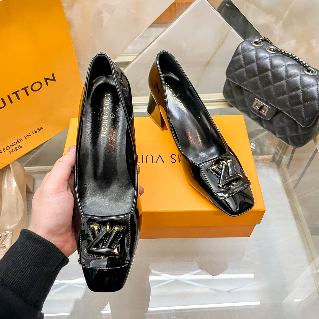 New style chunky-heeled shoes