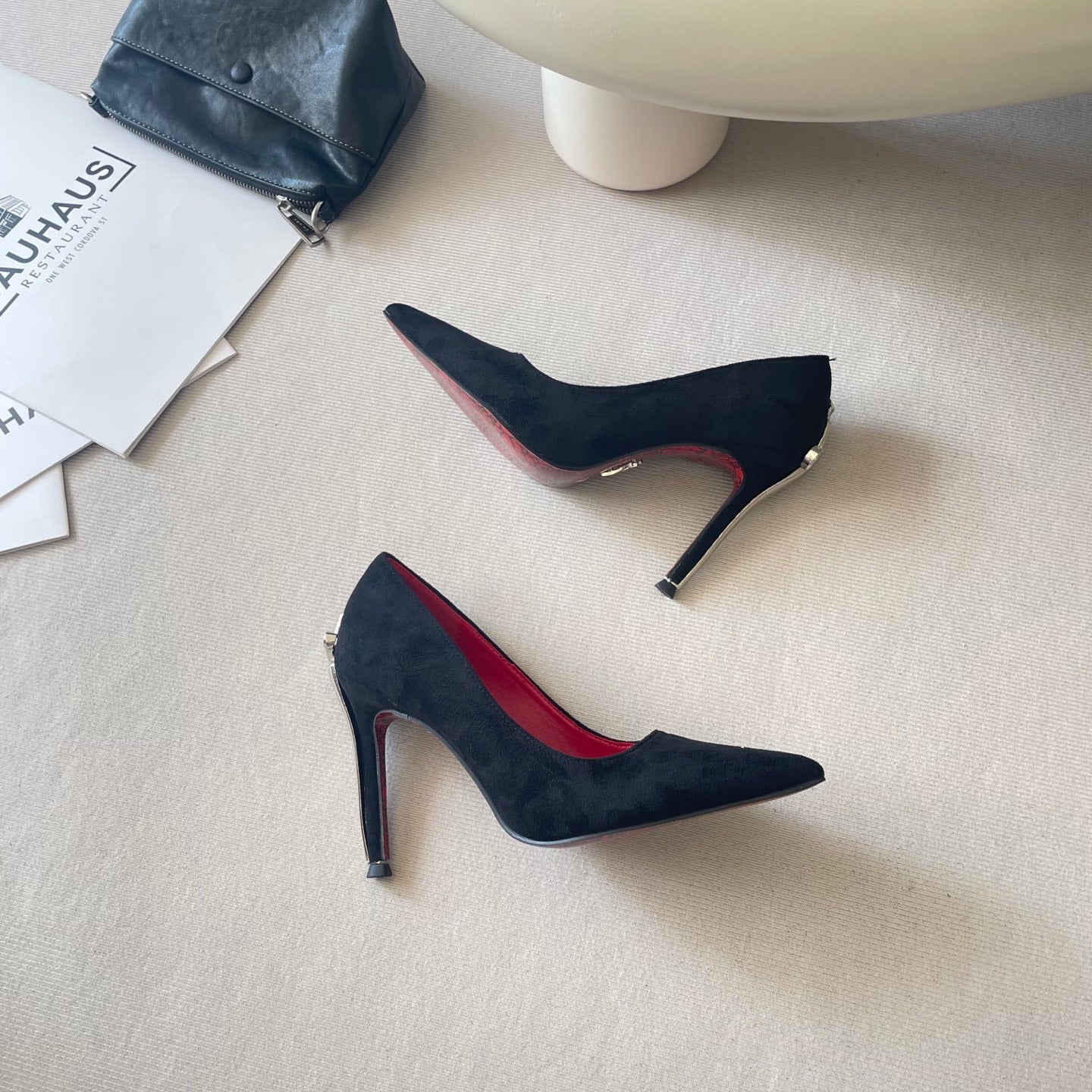 New luxury high-heeled shoes