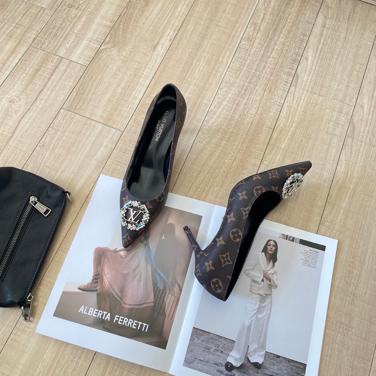Floral embellished high-heeled shoes