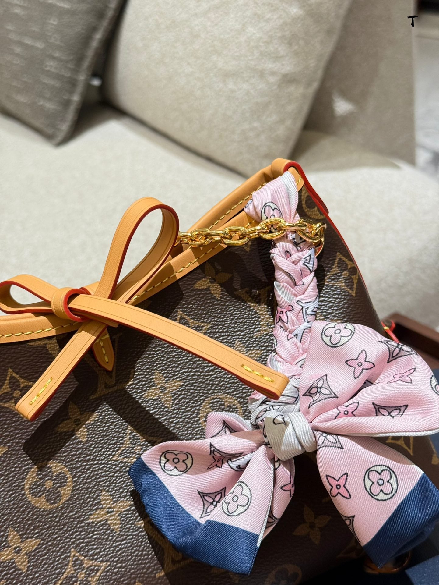 New stylish and versatile shoulder/crossbody tote bag