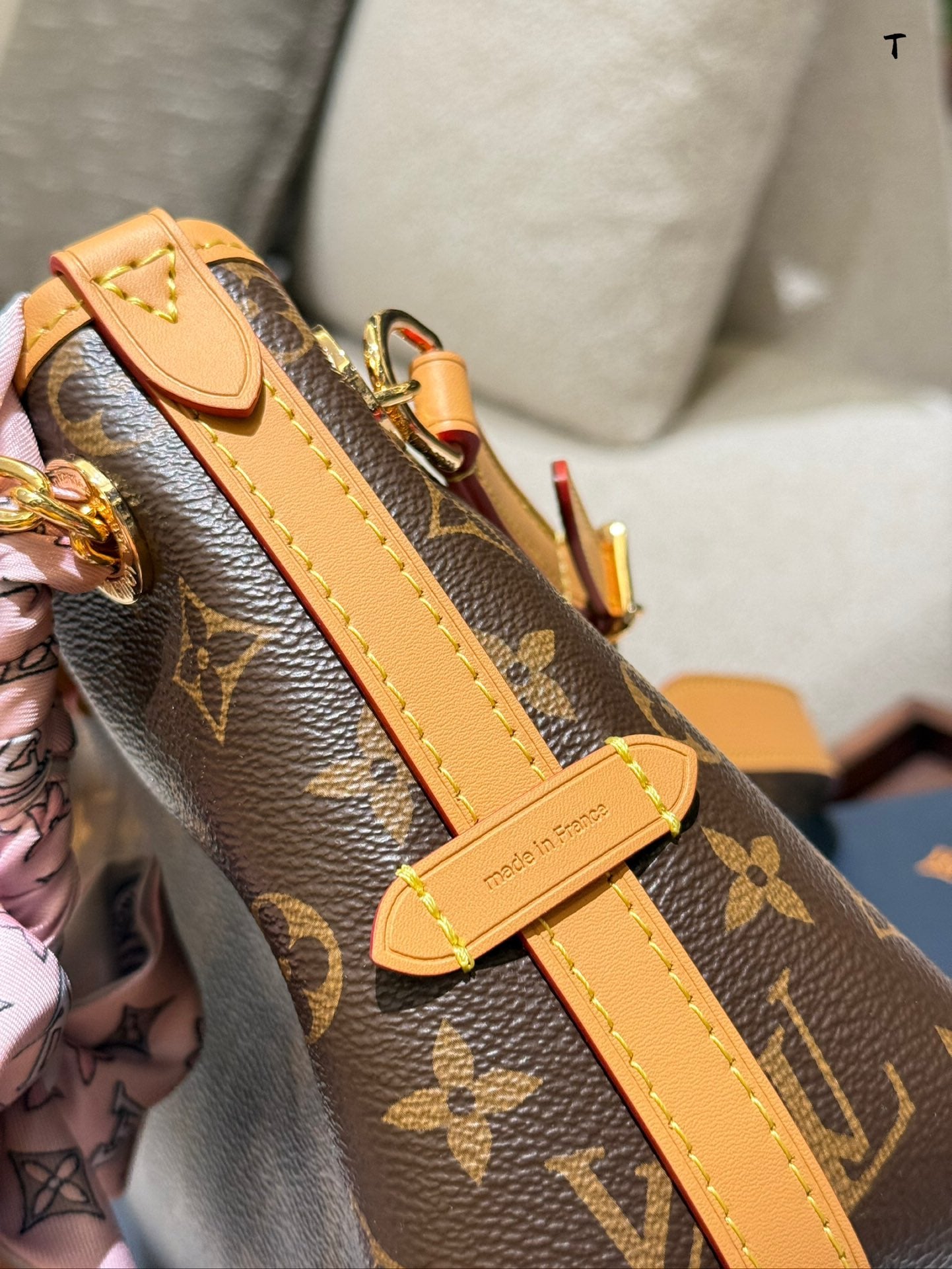 New stylish and versatile shoulder/crossbody tote bag