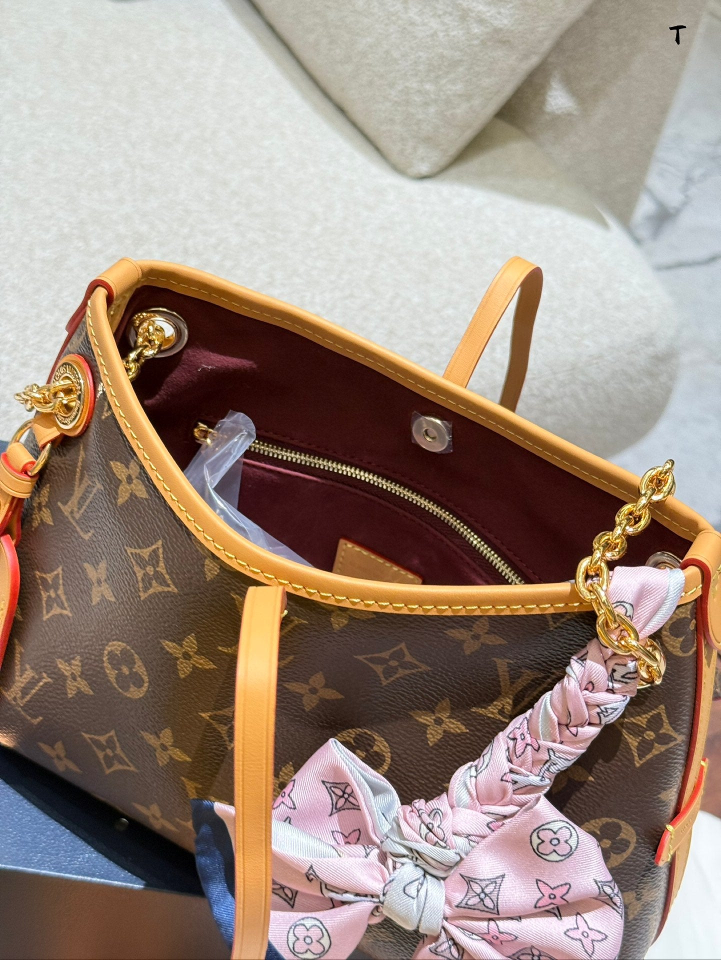 New stylish and versatile shoulder/crossbody tote bag
