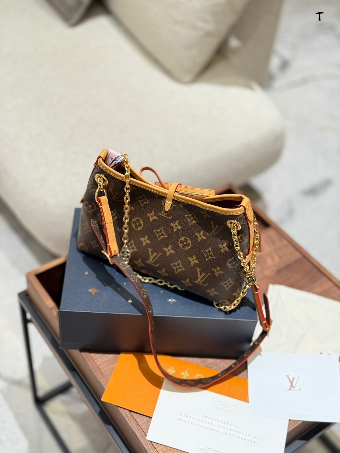 New stylish and versatile shoulder/crossbody tote bag