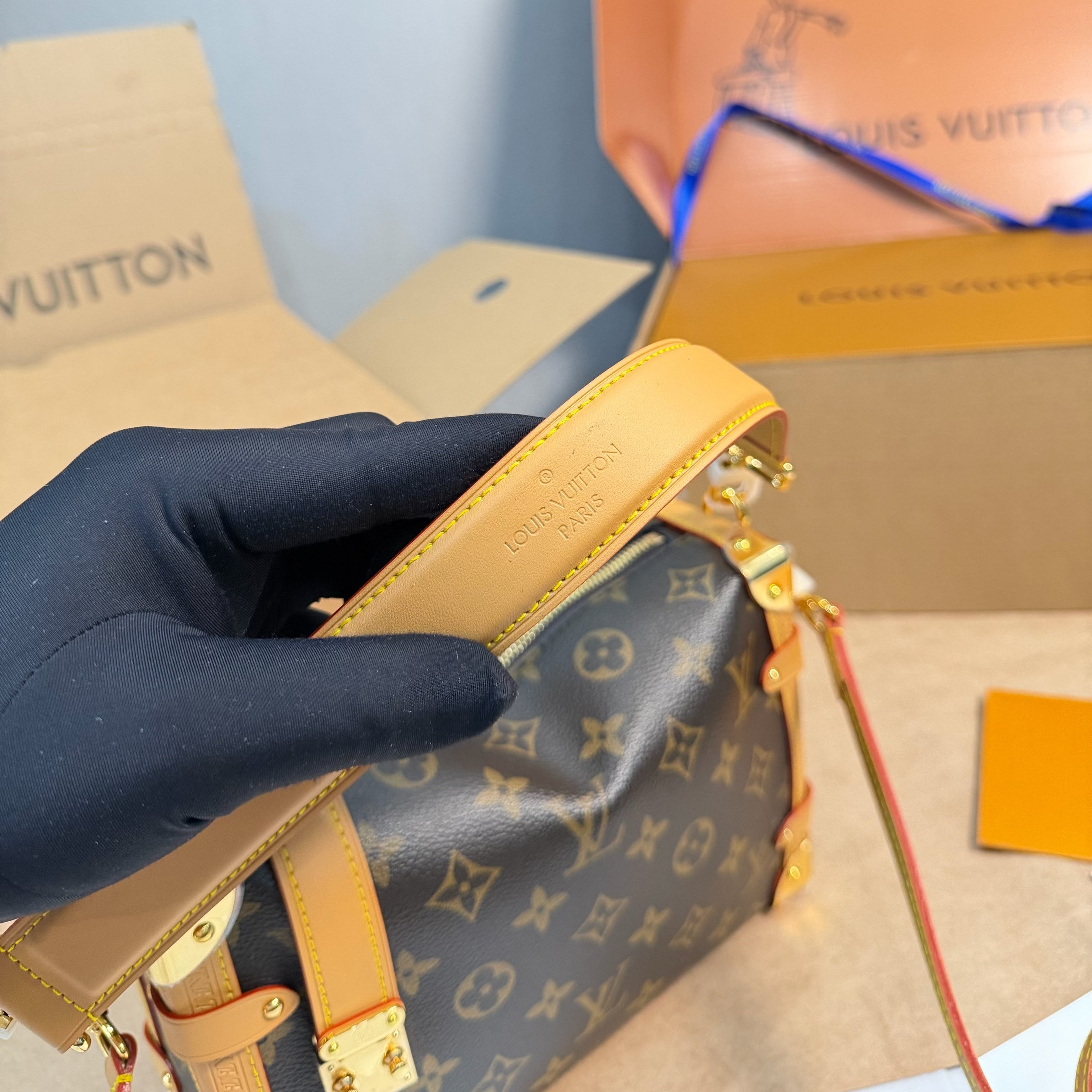 New vintage-style printed box bag