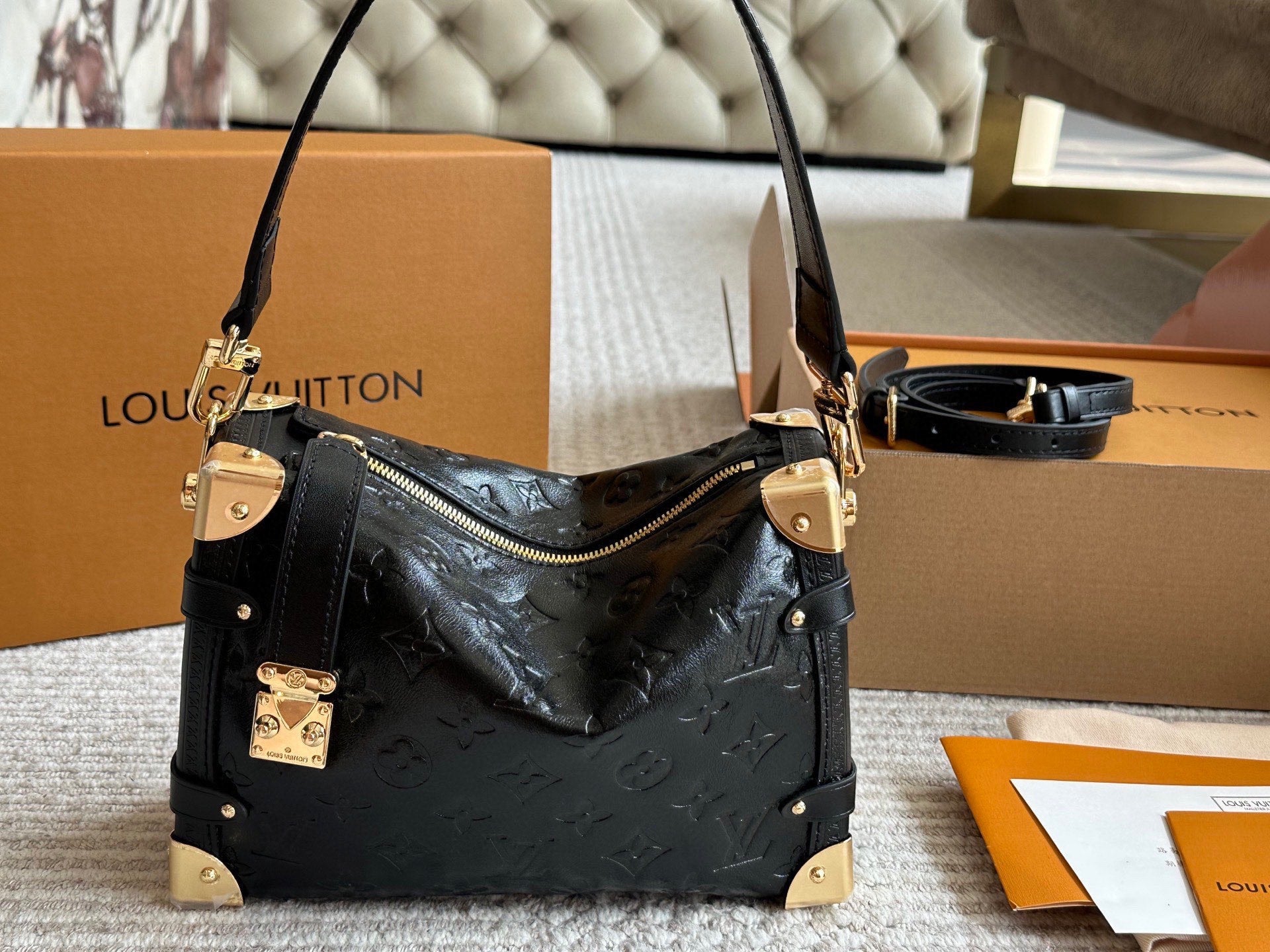 New vintage-style printed box bag