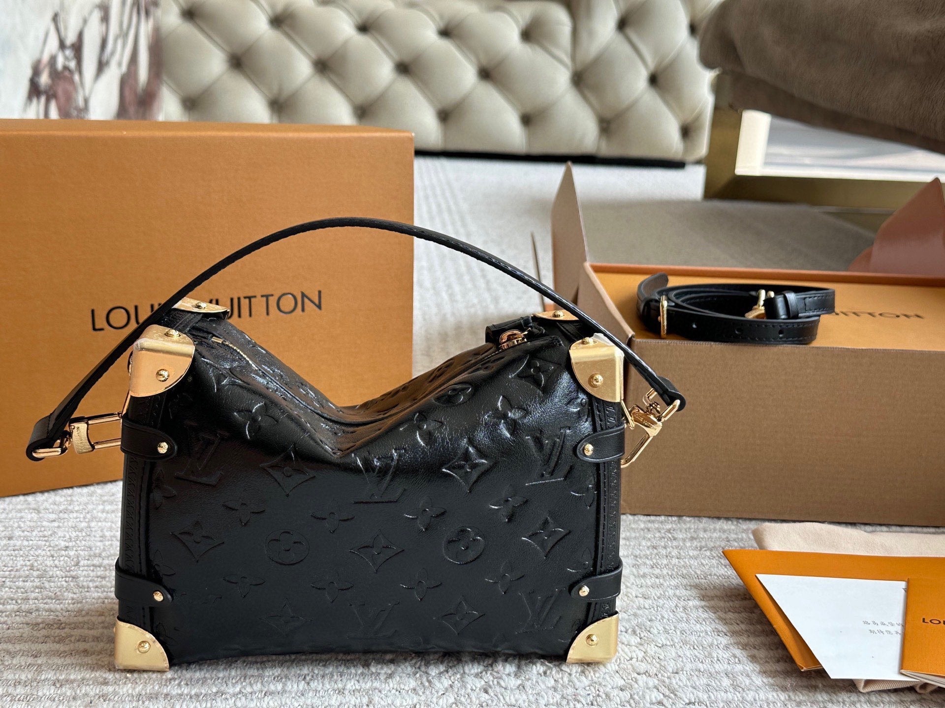 New vintage-style printed box bag