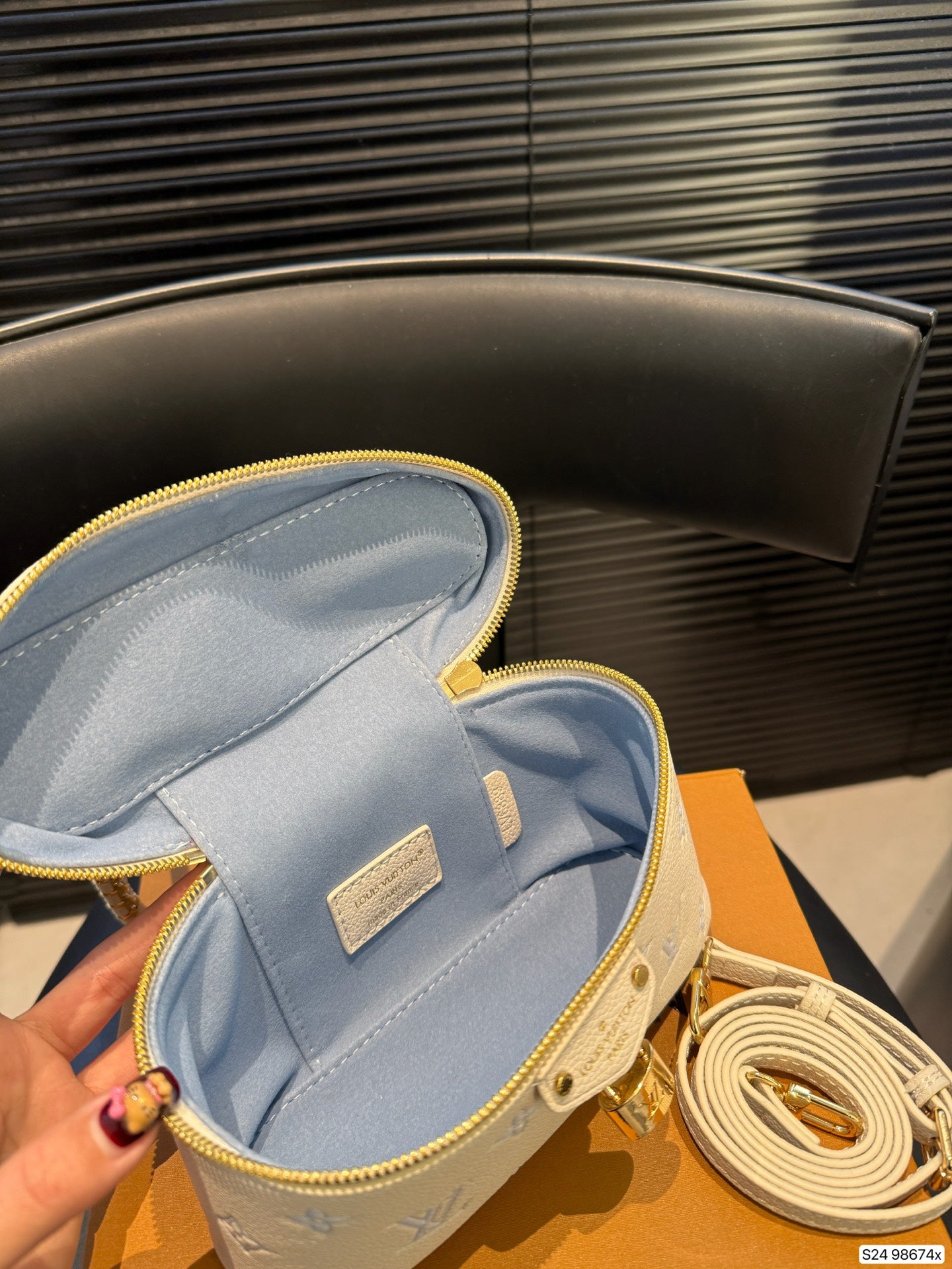 Exquisite makeup bag