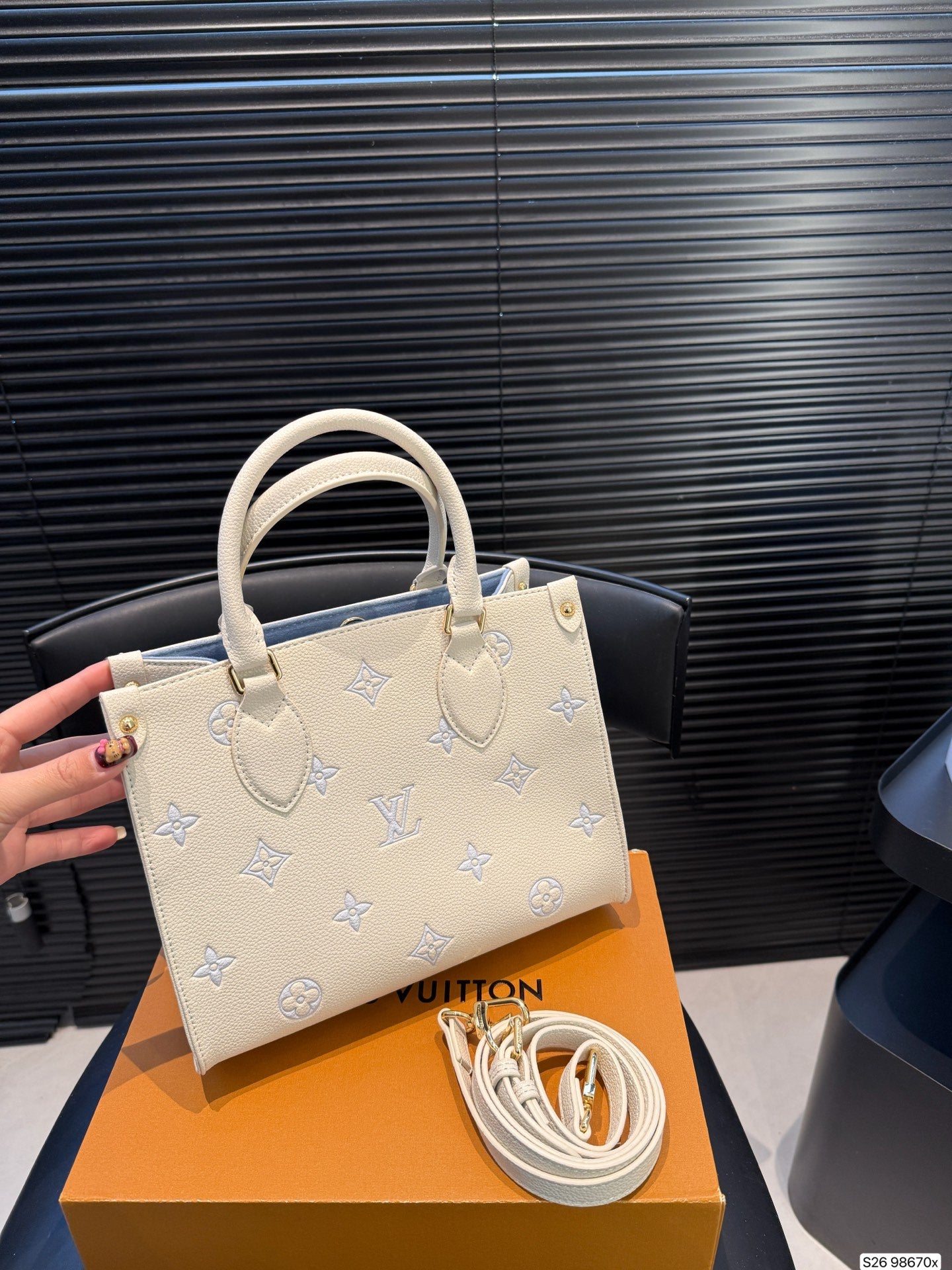 A super popular everyday commuter tote bag.