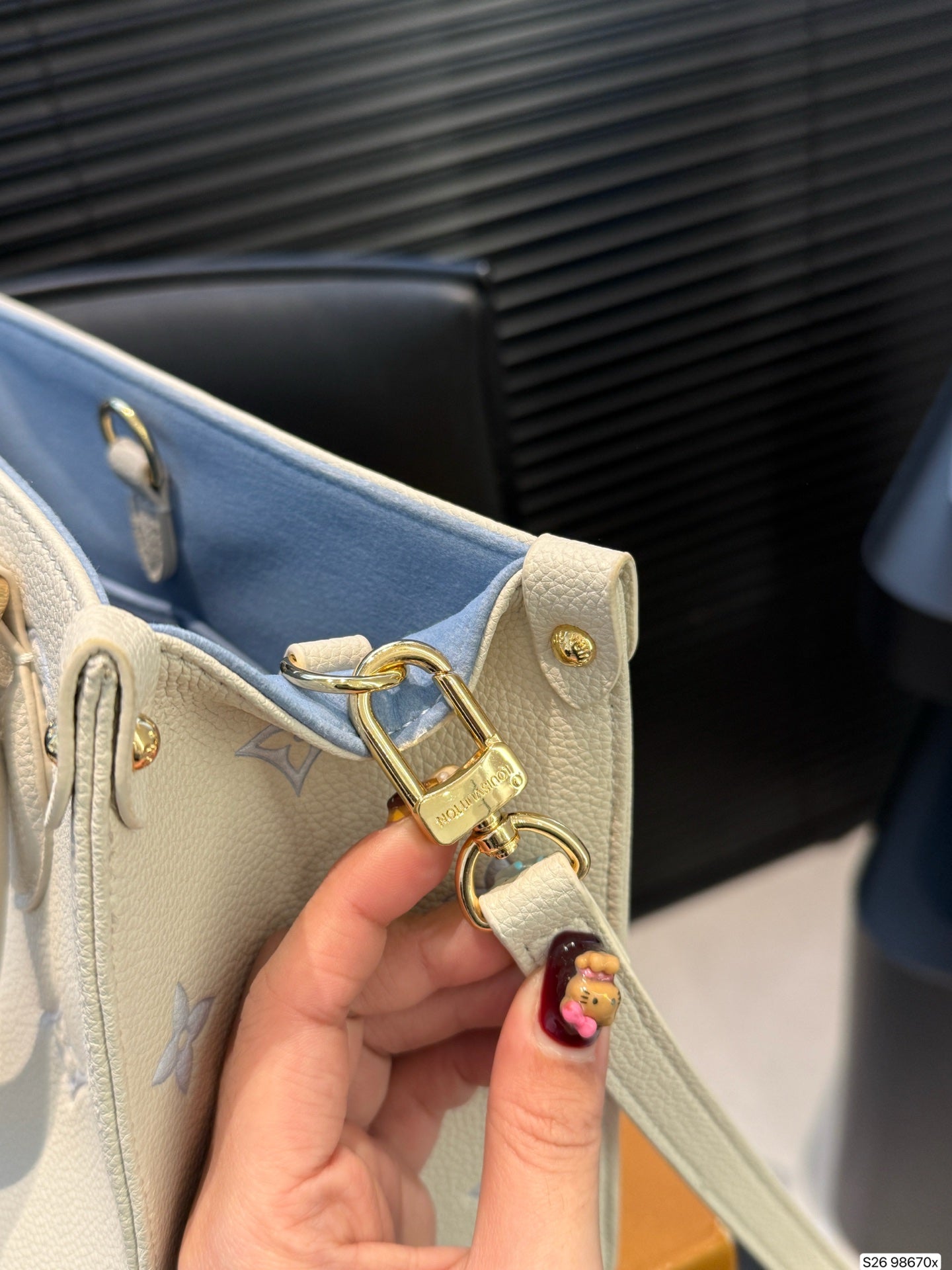 A super popular everyday commuter tote bag.