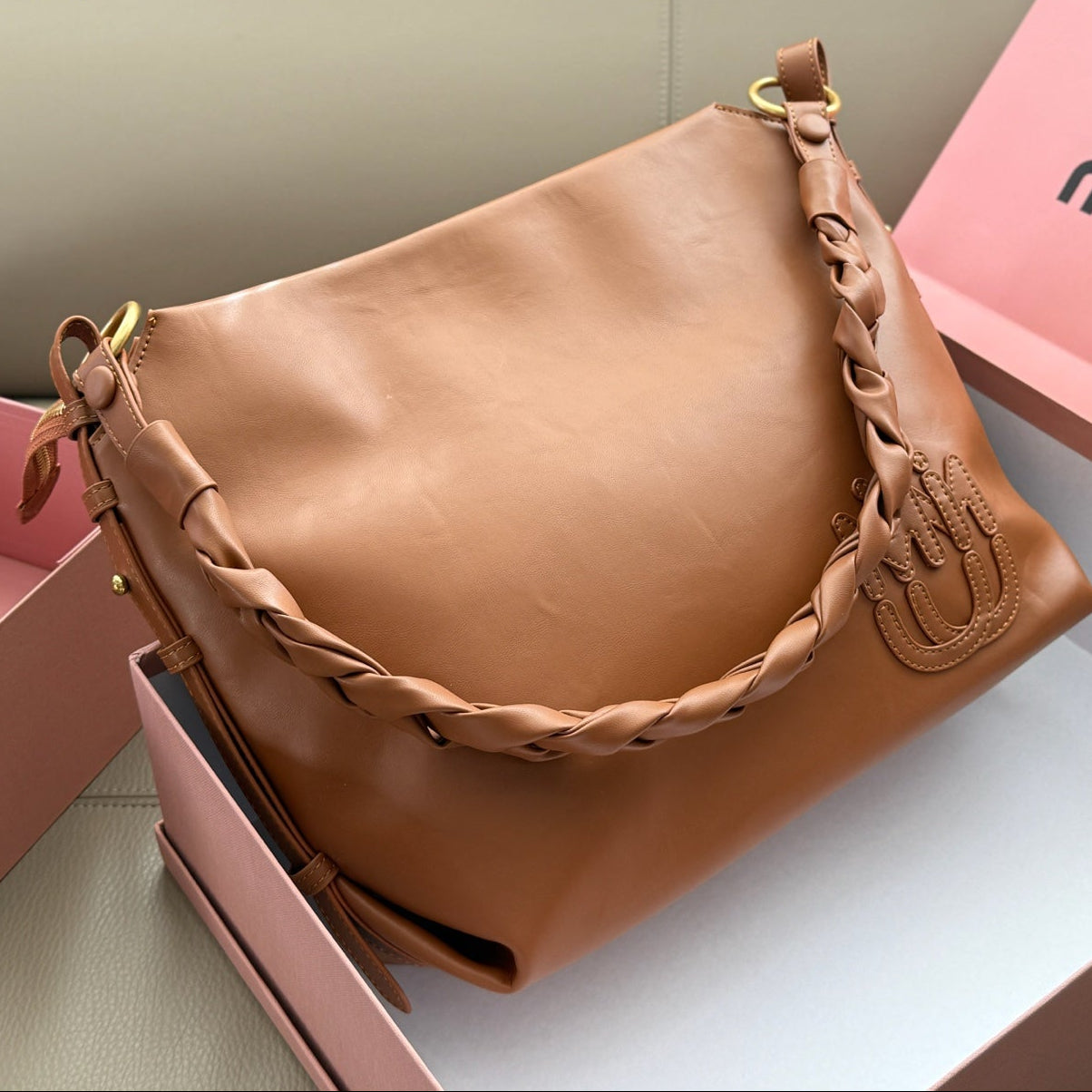 Casual everyday commuter shoulder bag
