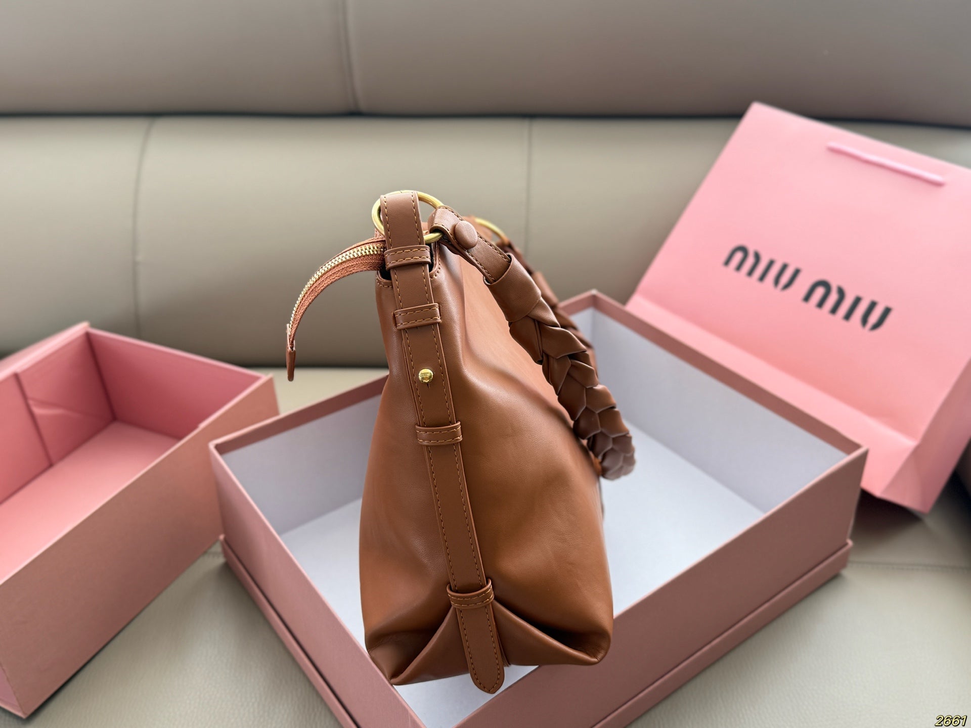 Casual everyday commuter shoulder bag