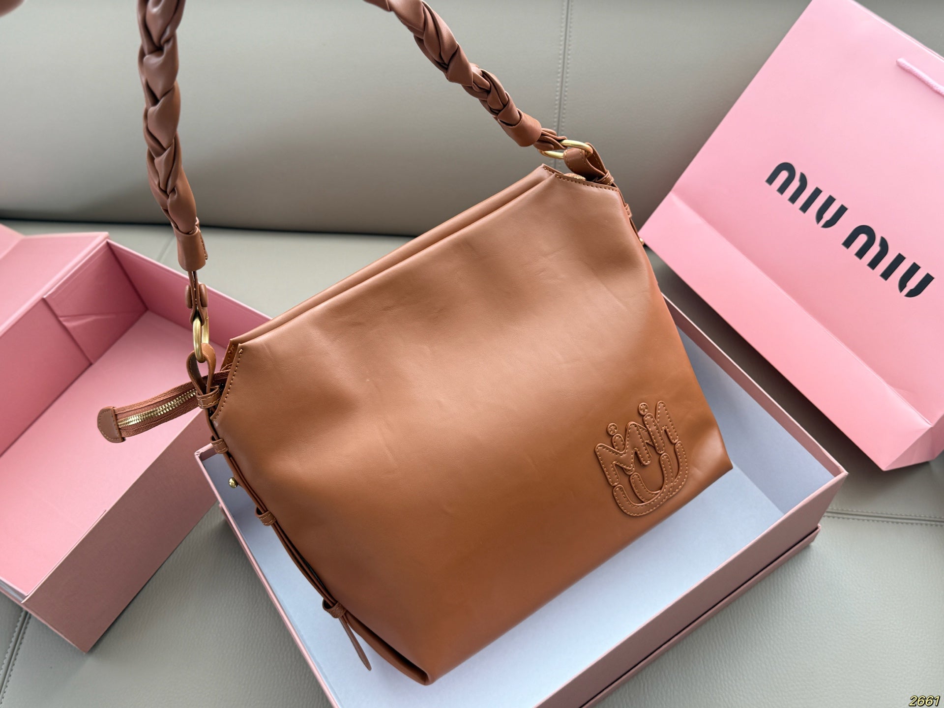 Casual everyday commuter shoulder bag