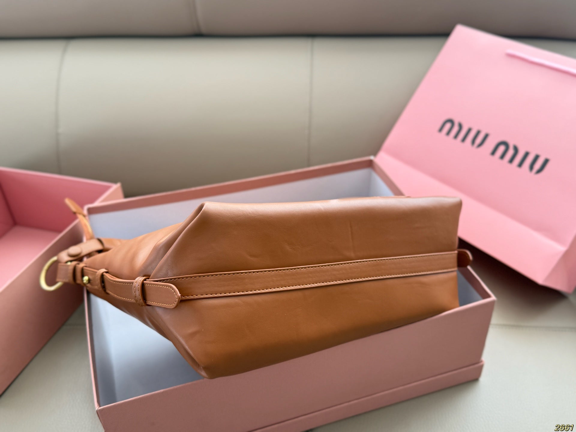 Casual everyday commuter shoulder bag