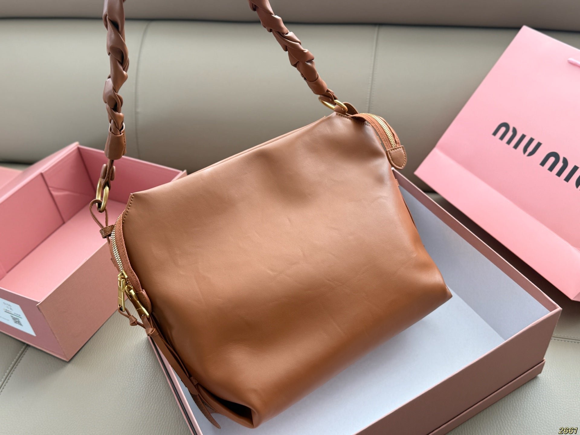 Casual everyday commuter shoulder bag