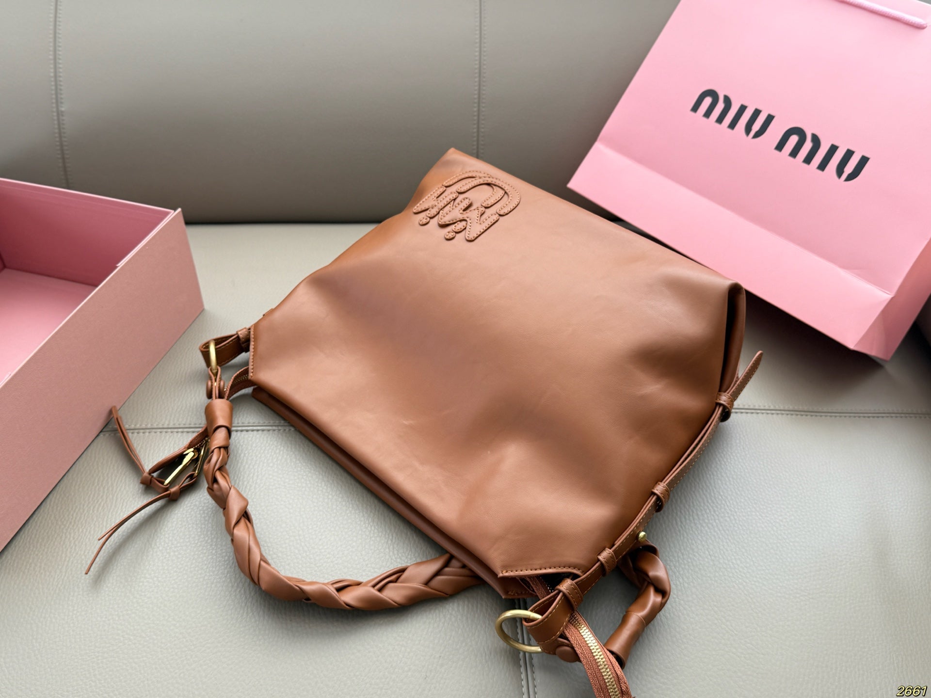 Casual everyday commuter shoulder bag
