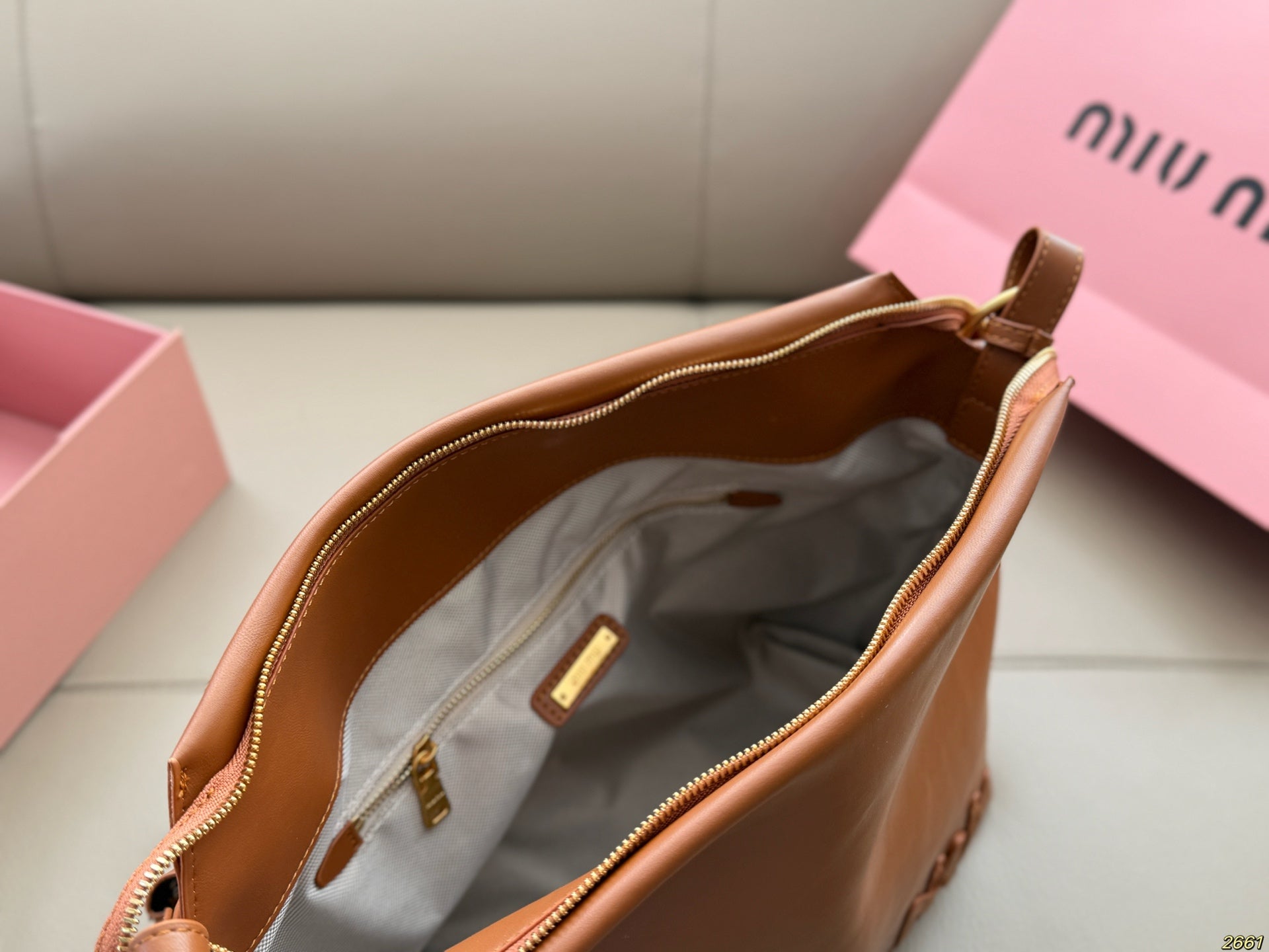 Casual everyday commuter shoulder bag