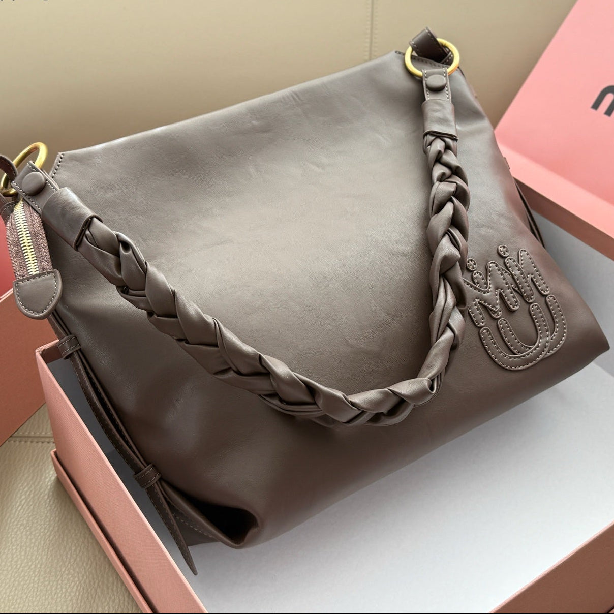 Casual everyday commuter shoulder bag