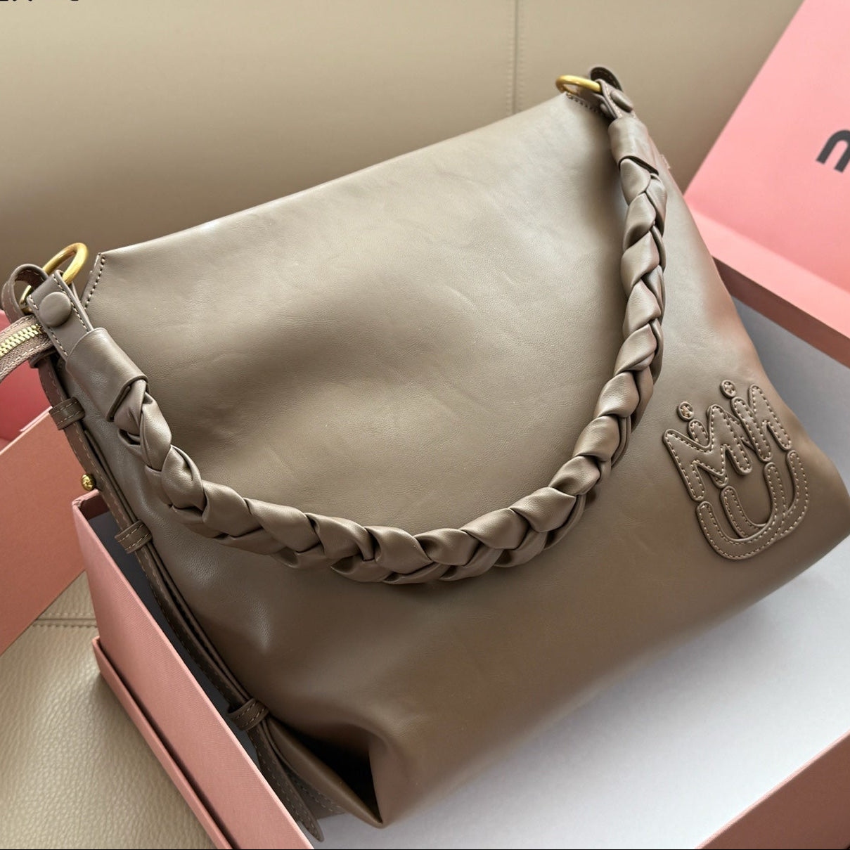 Casual everyday commuter shoulder bag