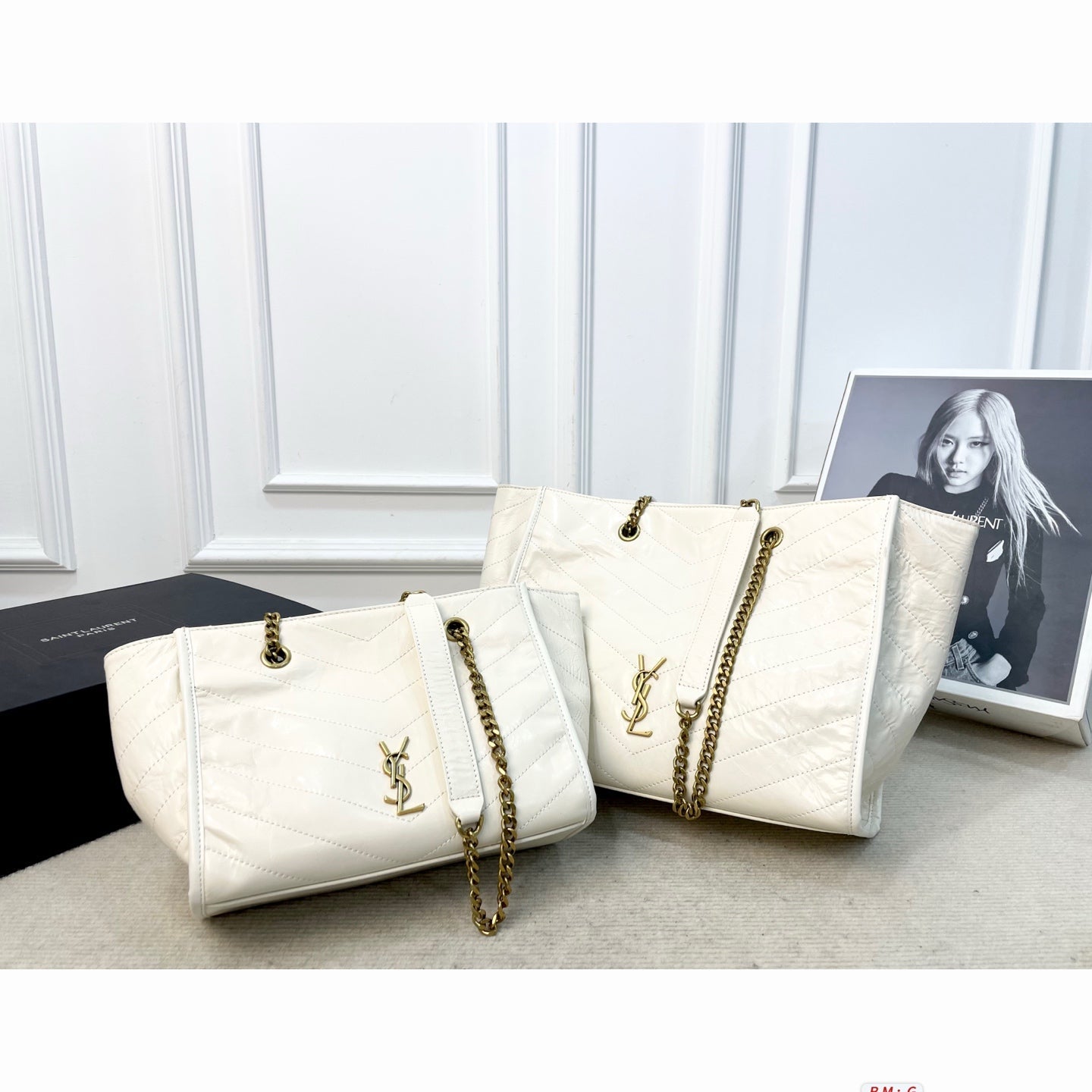 Simple, elegant, and high-quality shopping bag.