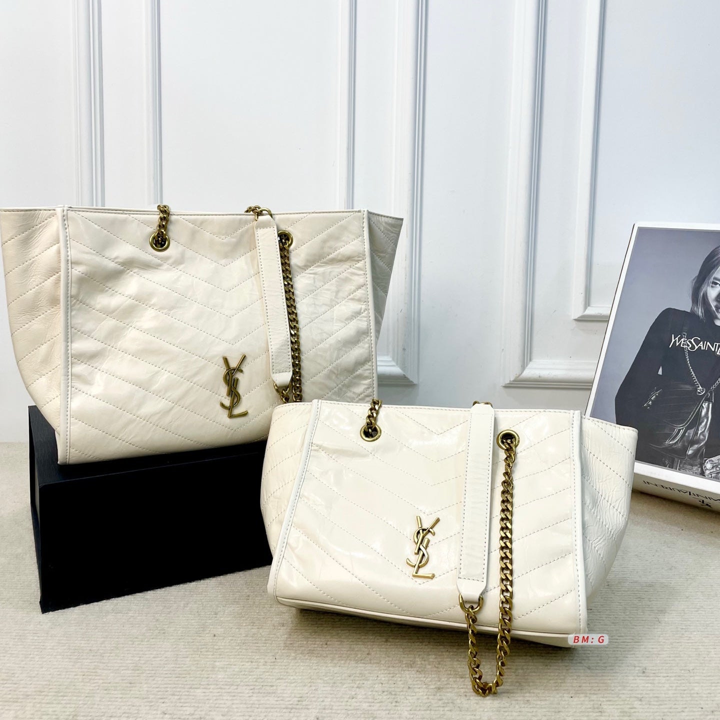 Simple, elegant, and high-quality shopping bag.