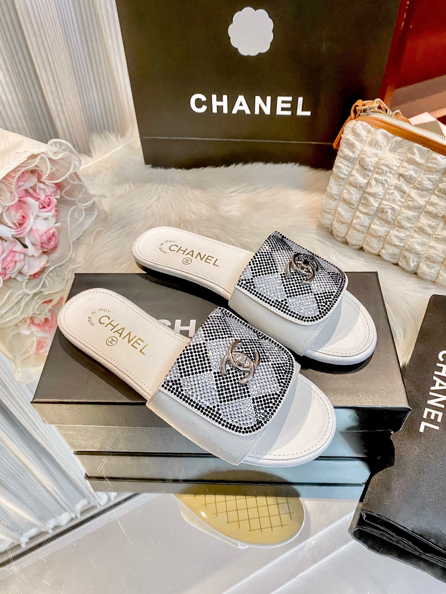 Essential slippers for everyday casual wear.