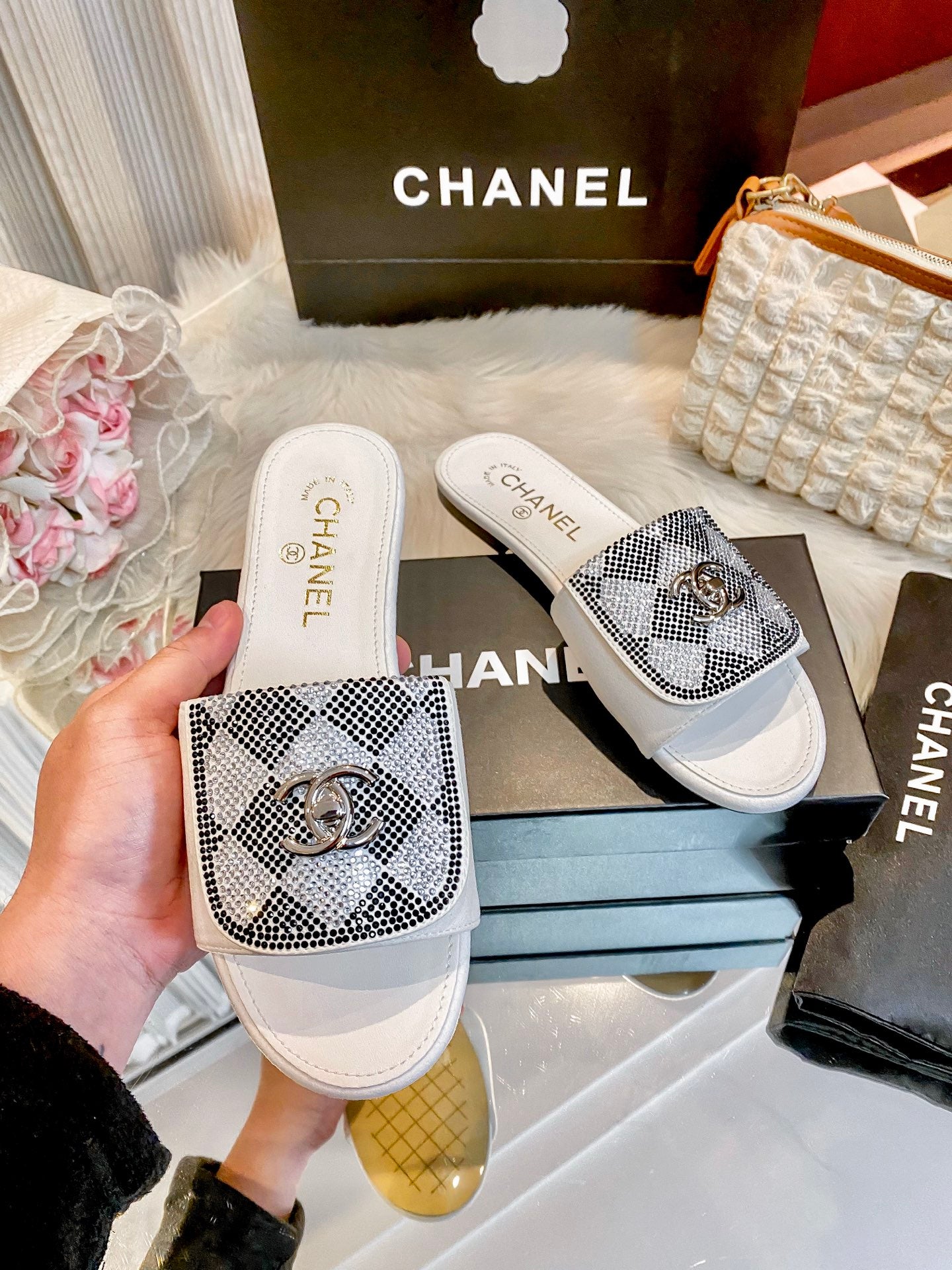 Essential slippers for everyday casual wear.