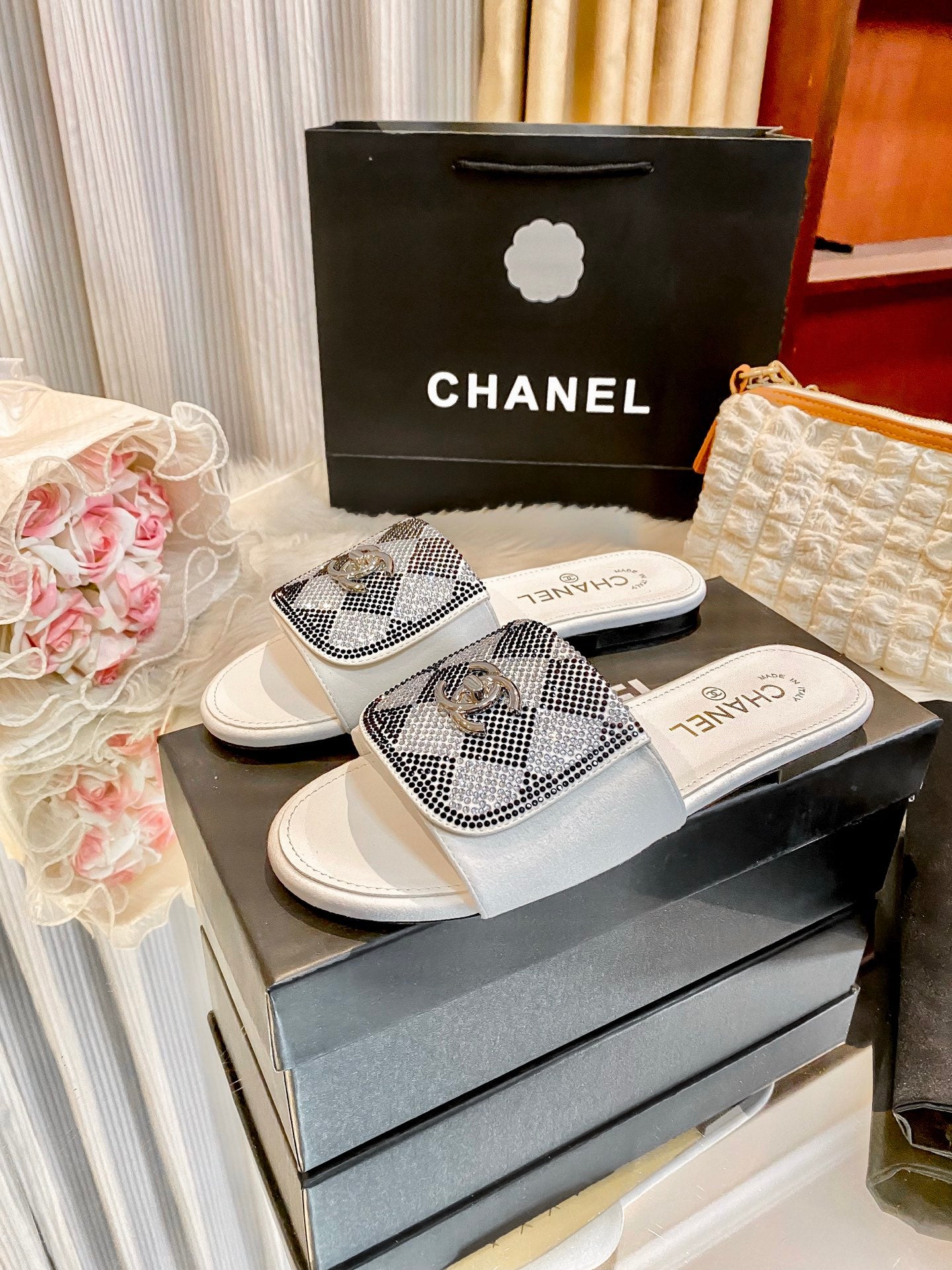 Essential slippers for everyday casual wear.