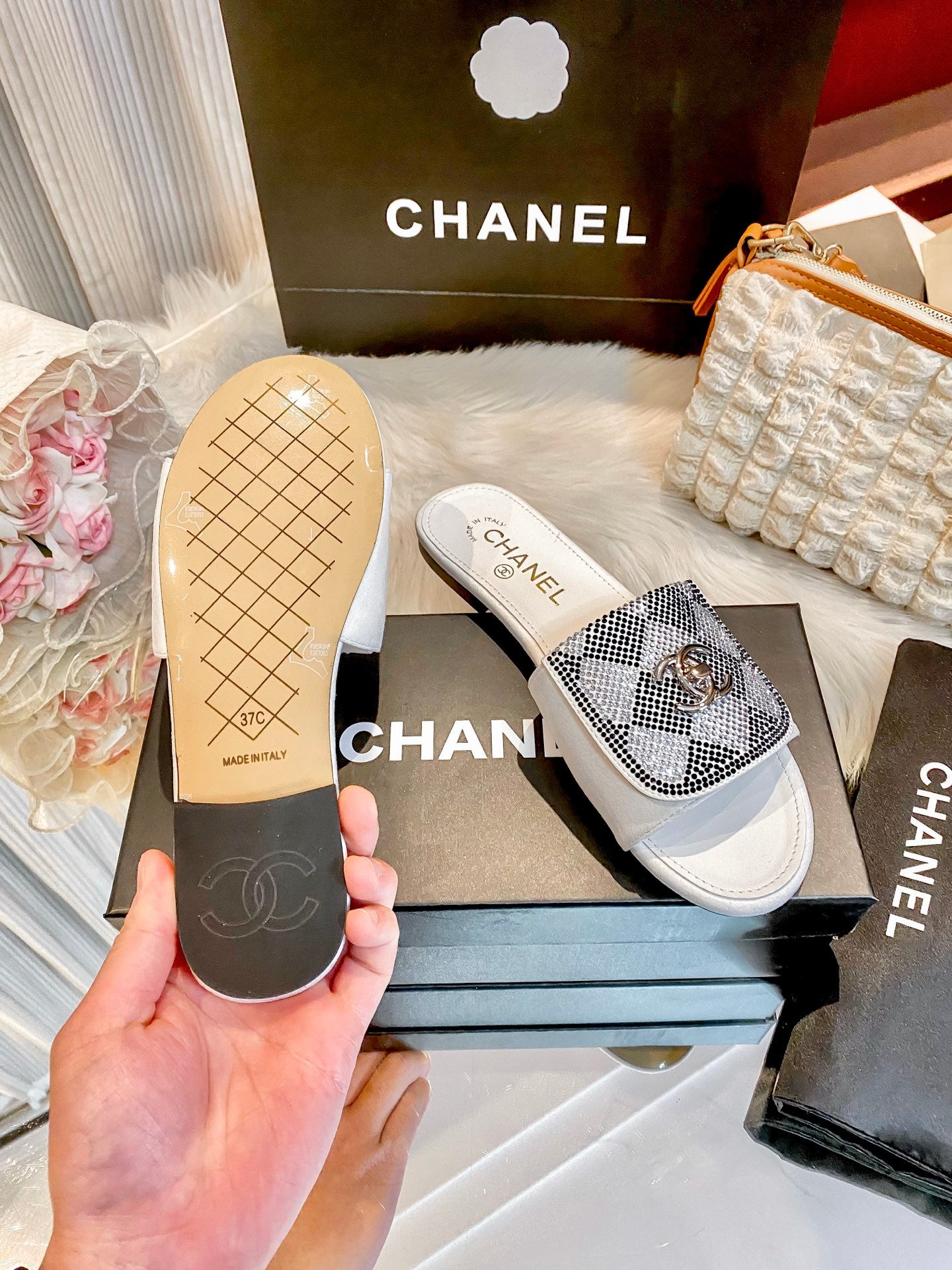 Essential slippers for everyday casual wear.