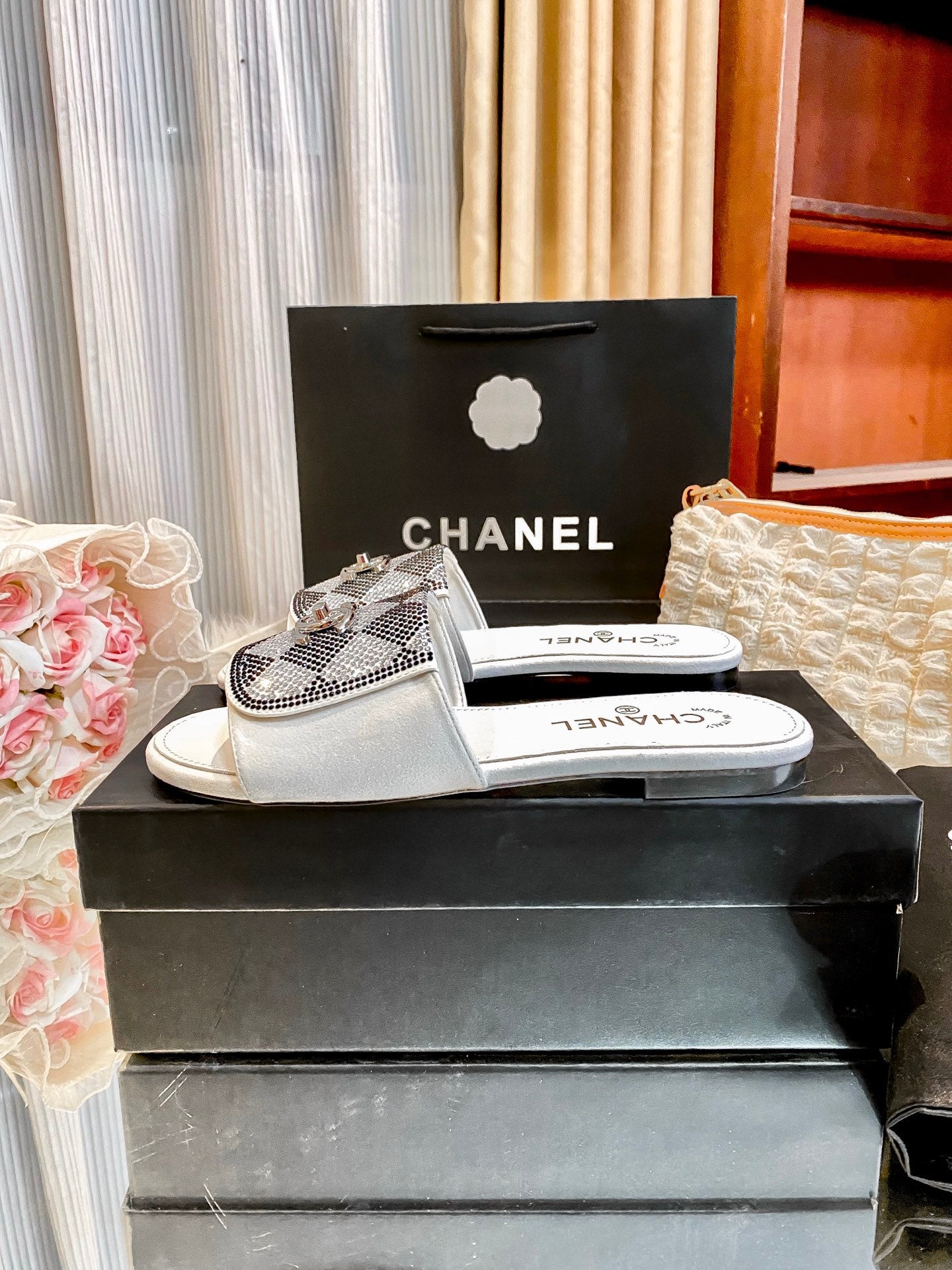 Essential slippers for everyday casual wear.