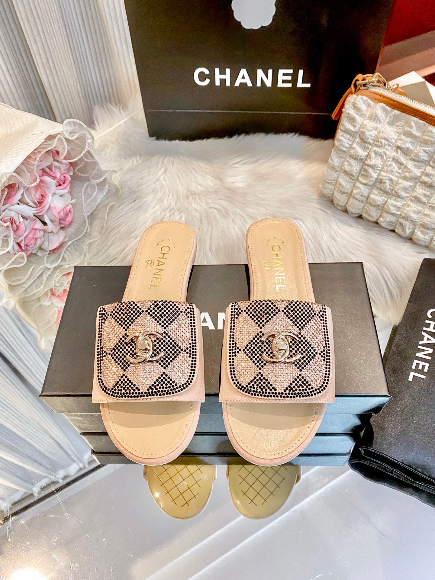Essential slippers for everyday casual wear.