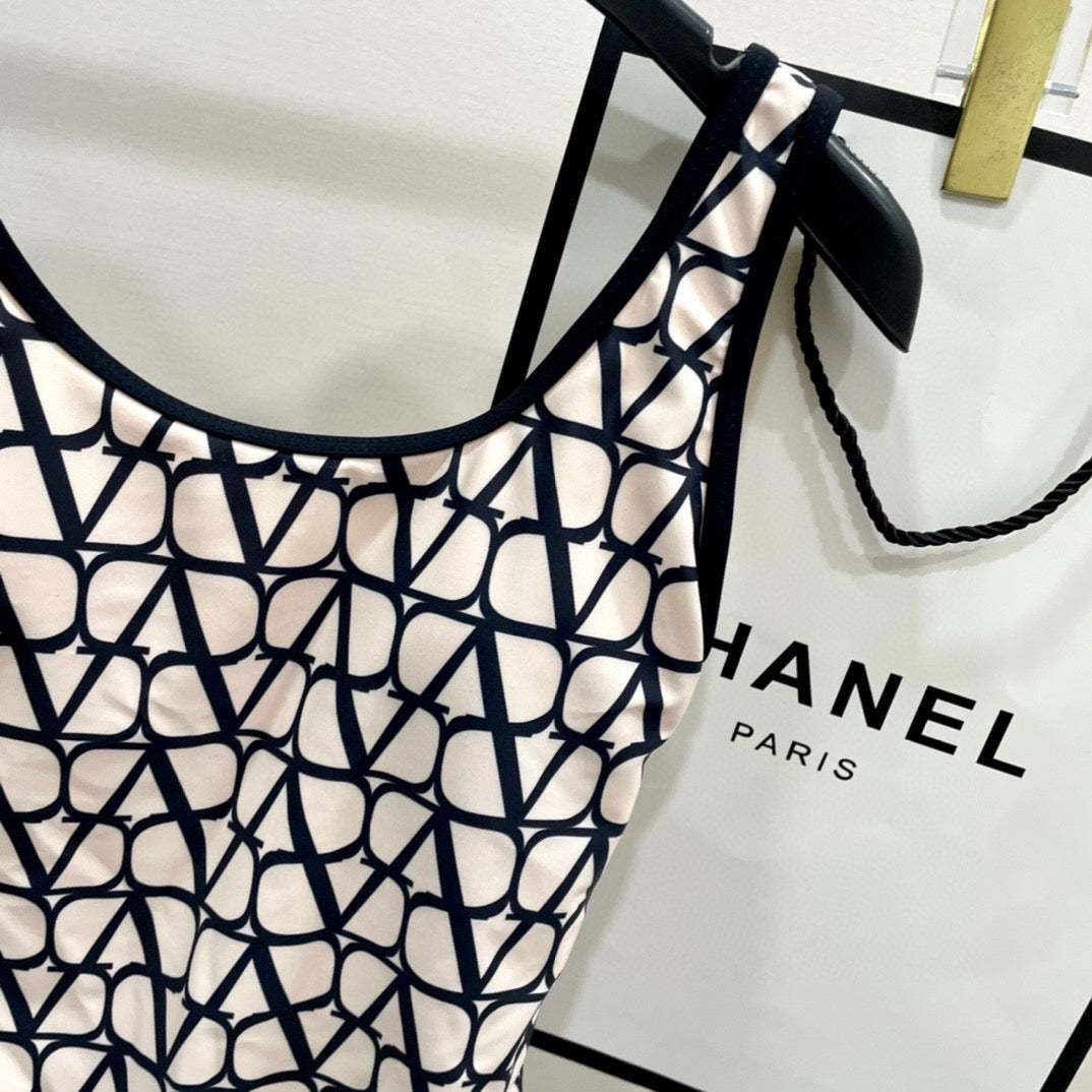 Trendy one-piece swimsuit