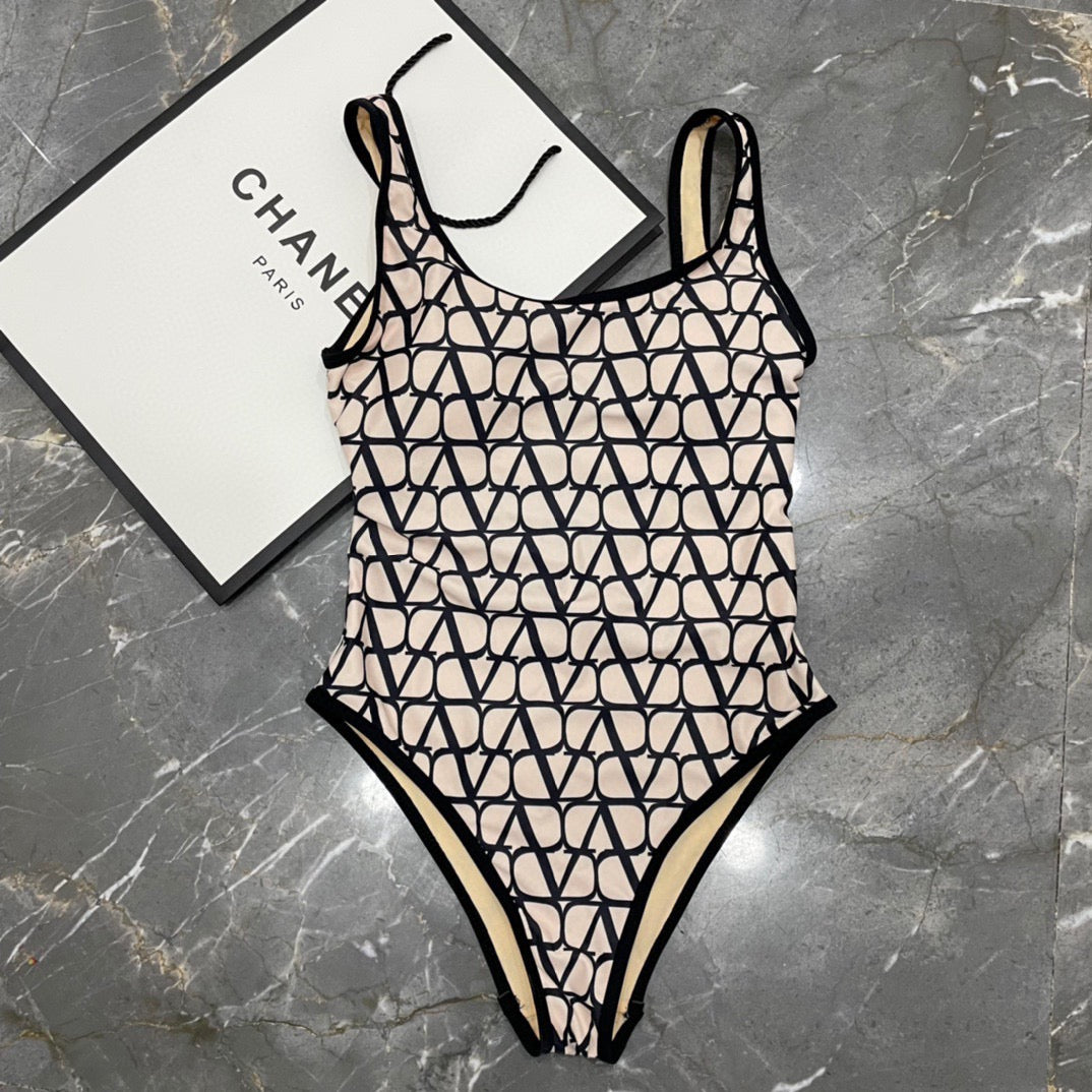 Trendy one-piece swimsuit