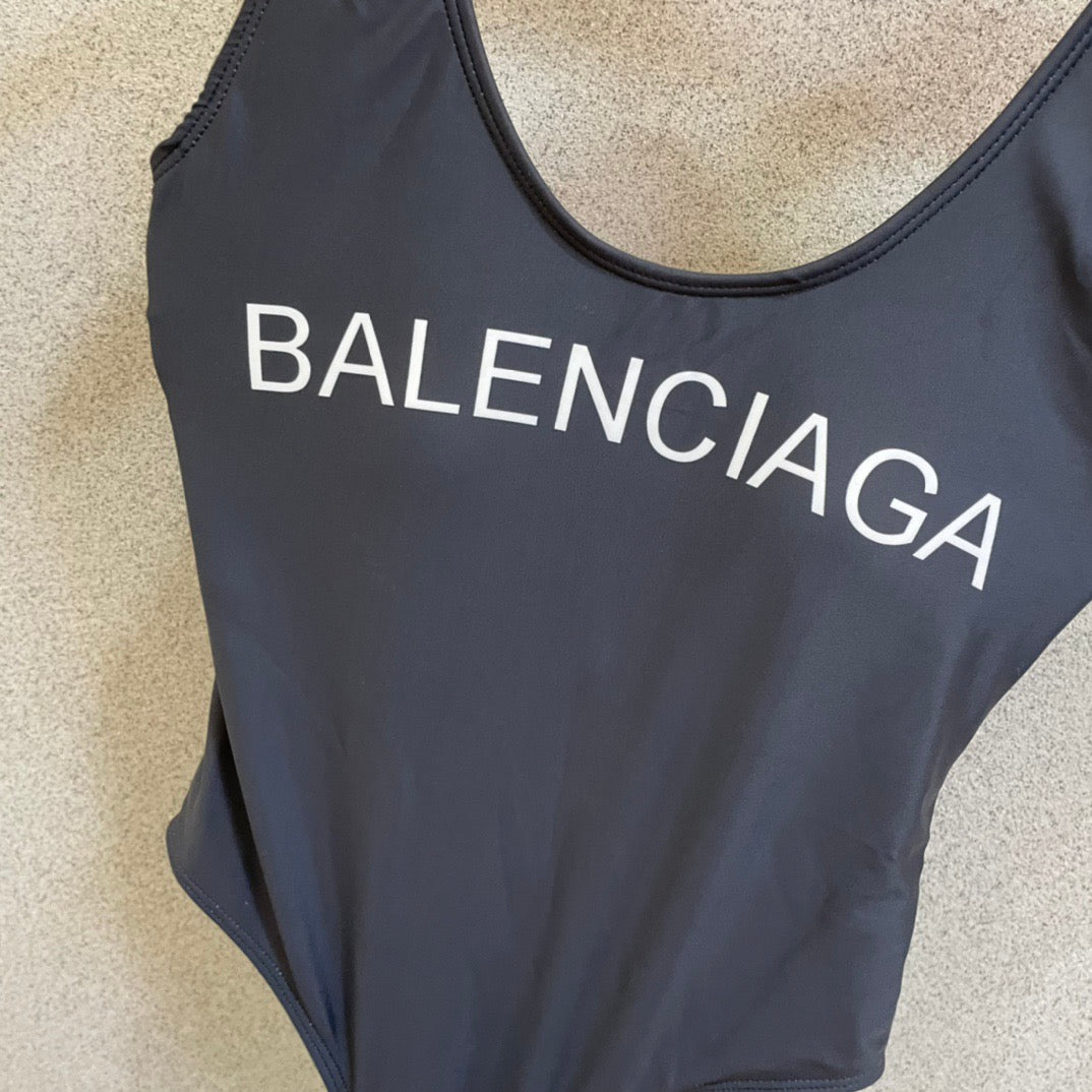 New one-piece swimsuit