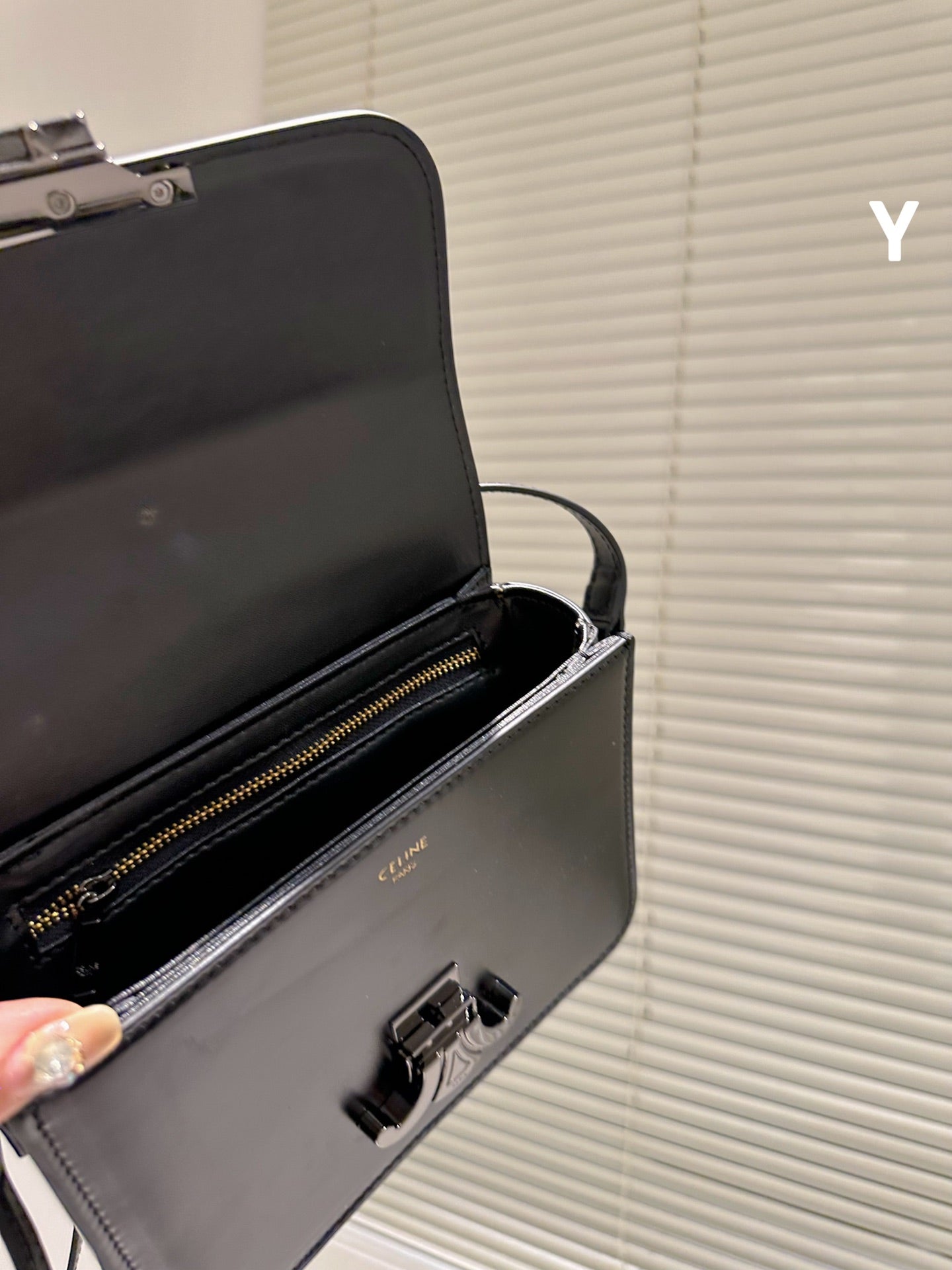 Premium feeling leather underarm bag