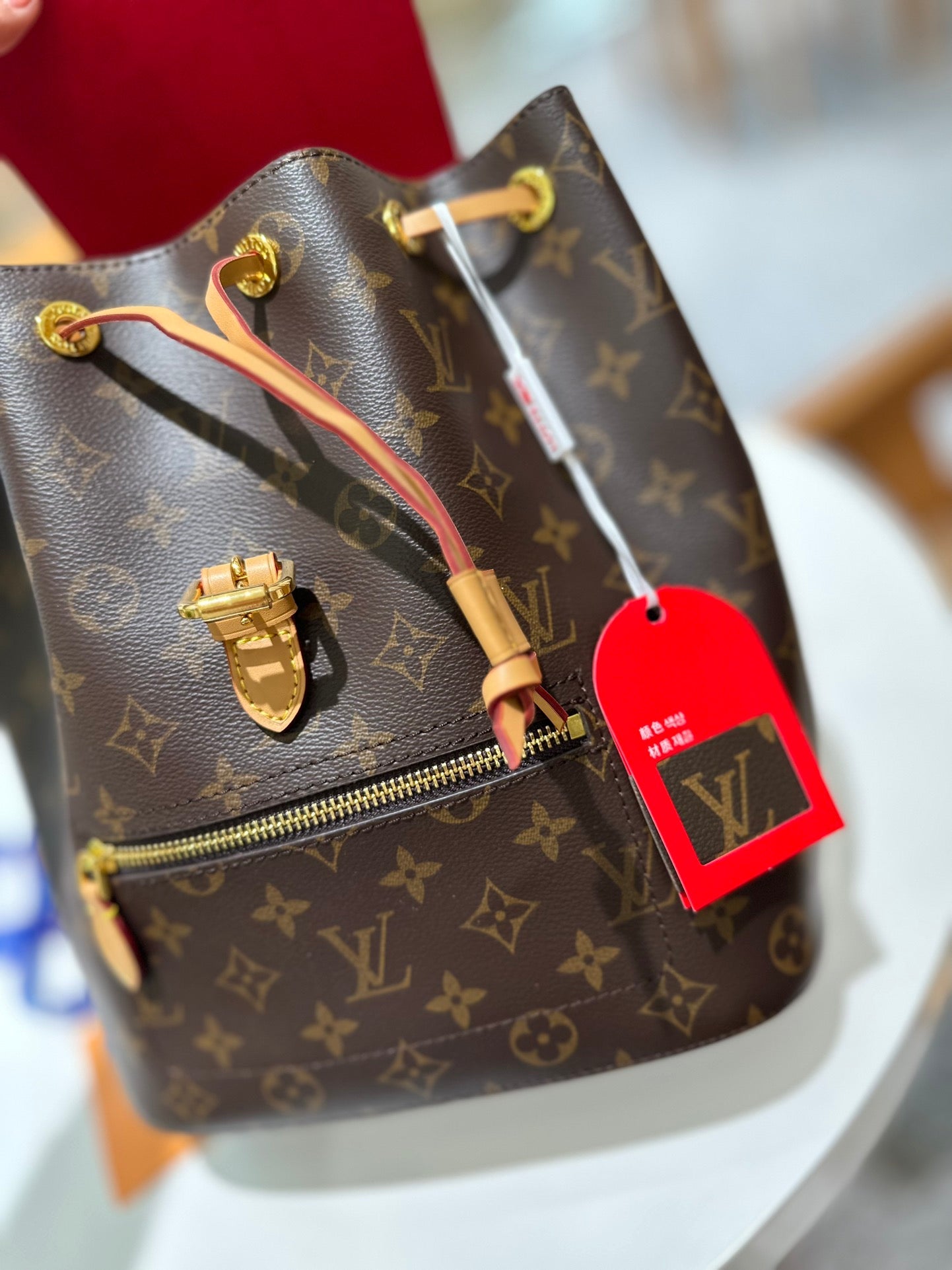 Large capacity shoulder travel bag