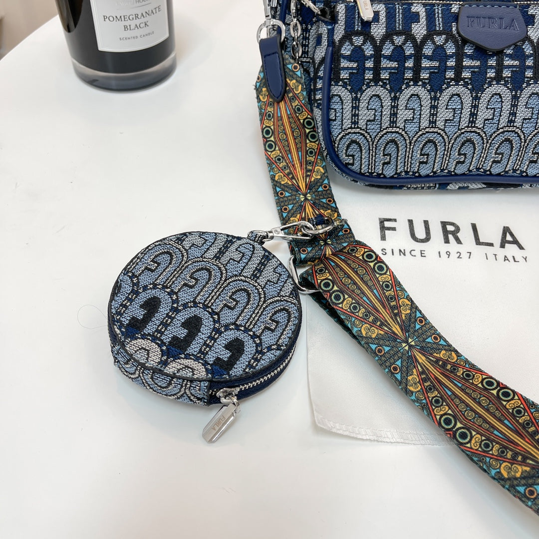 Chain wide shoulder bag