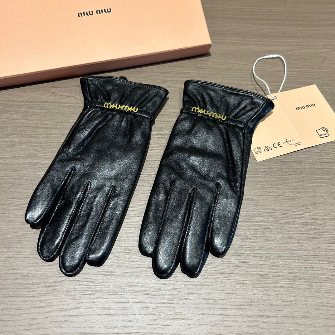 M   Fashion Gloves