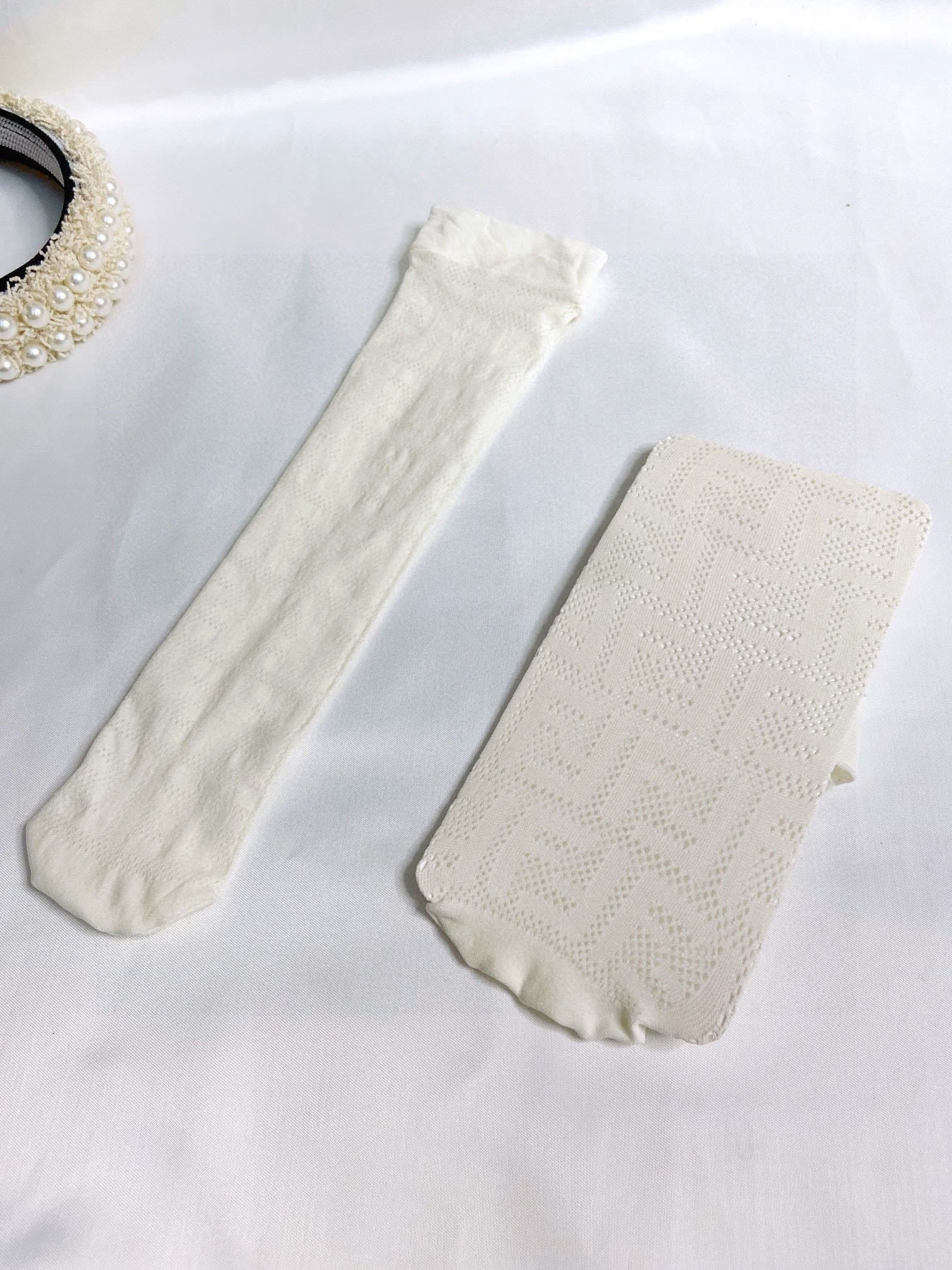 F   mid-calf mesh socks