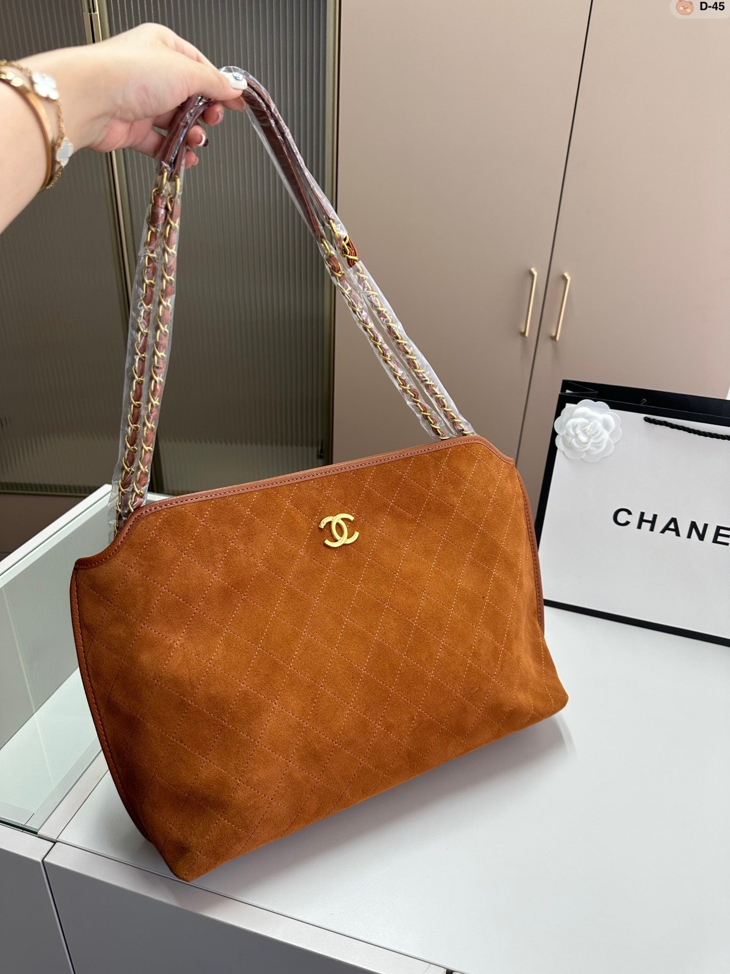 C  Brushed Leather Vintage Shopper Bag