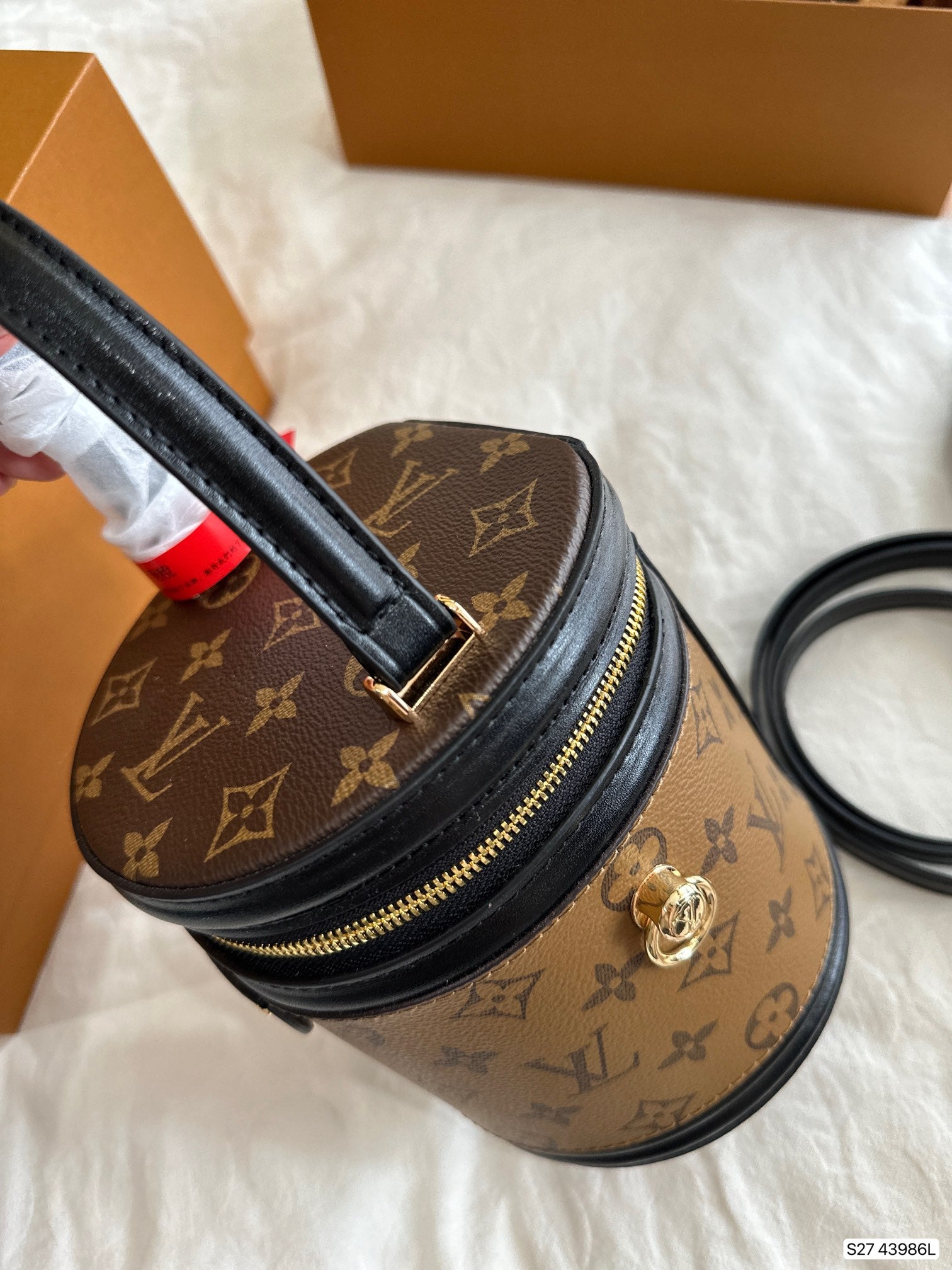 LO* fortune bucket bag