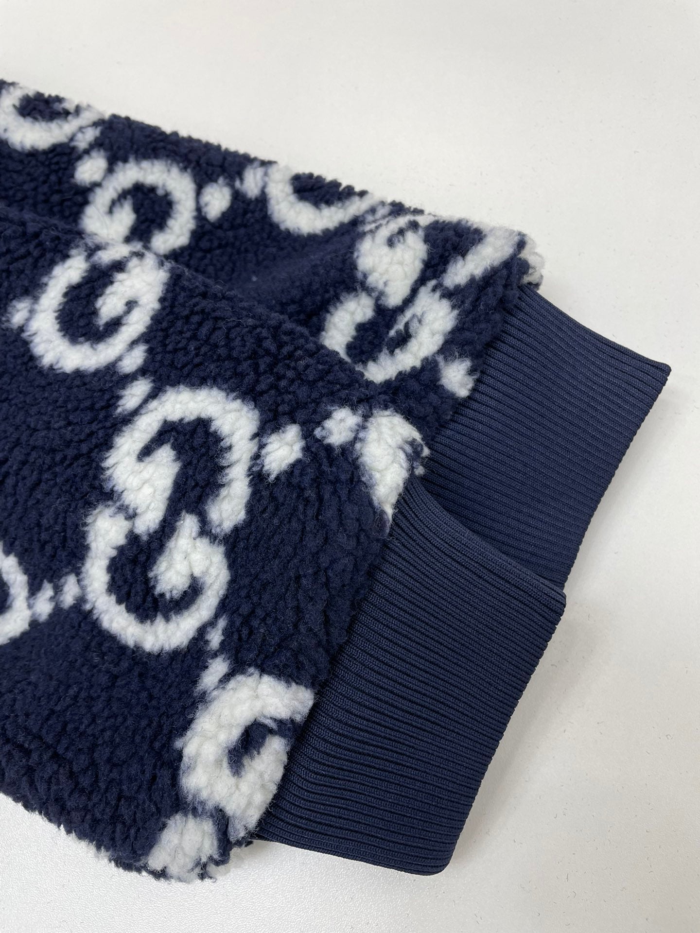 GU* 24 new lamb wool jacket