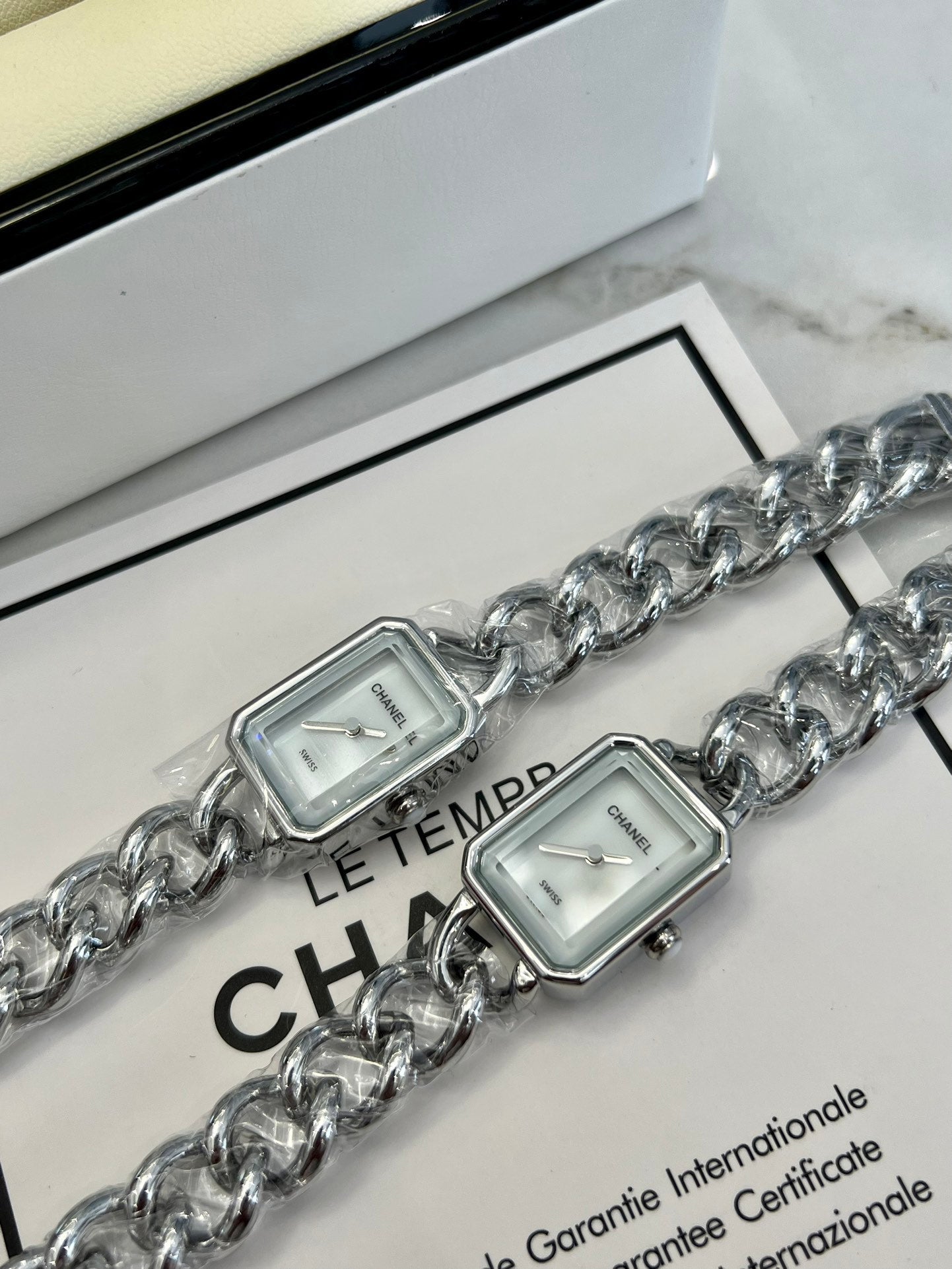 CH* new quartz watch