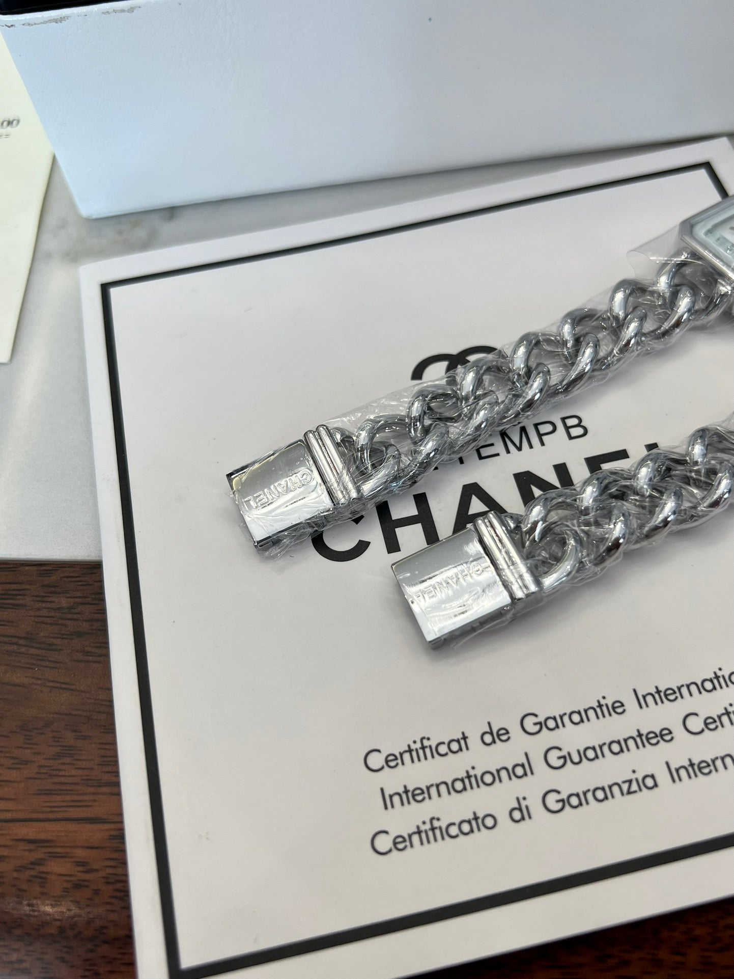 CH* new quartz watch