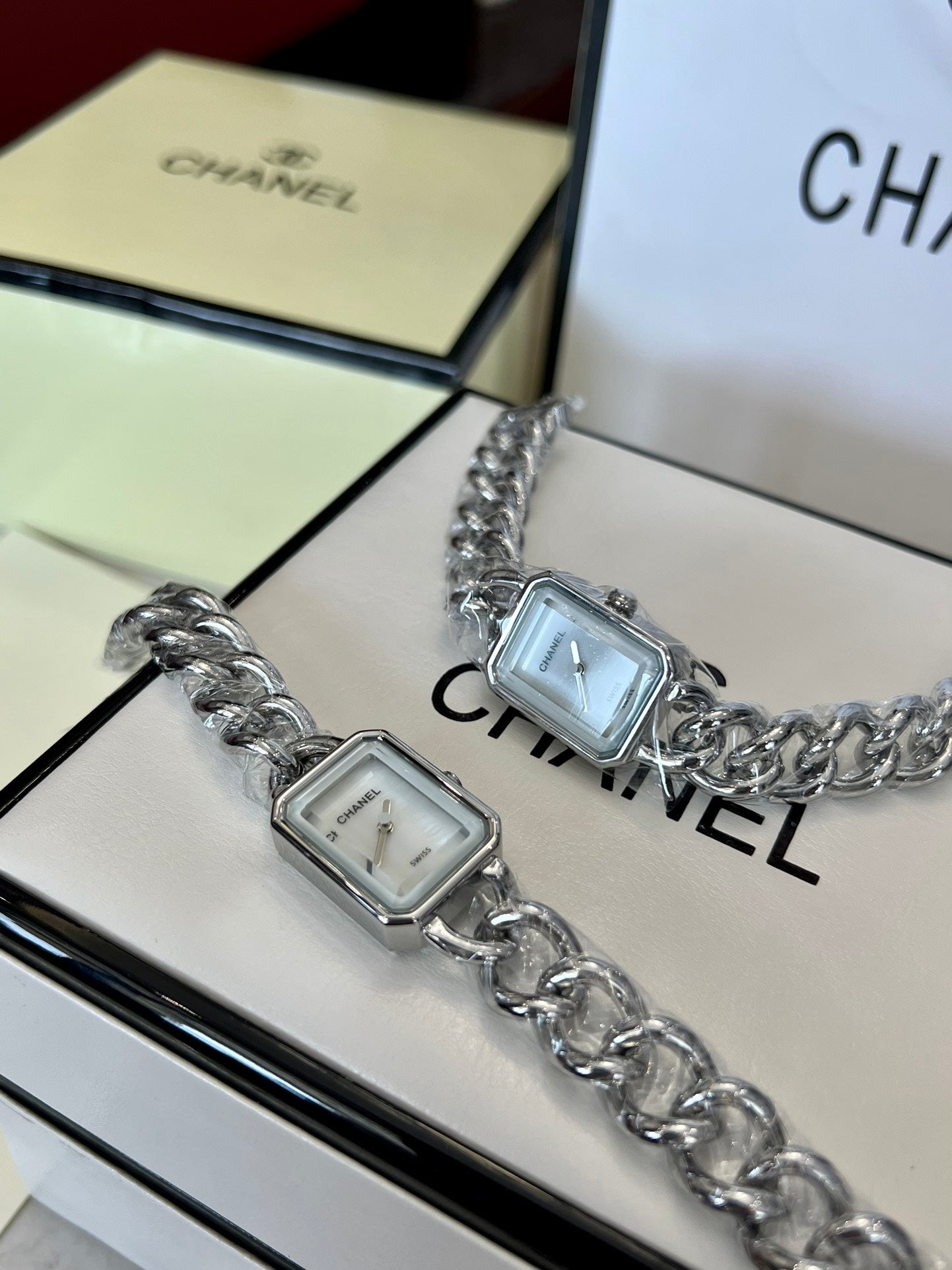 CH* new quartz watch