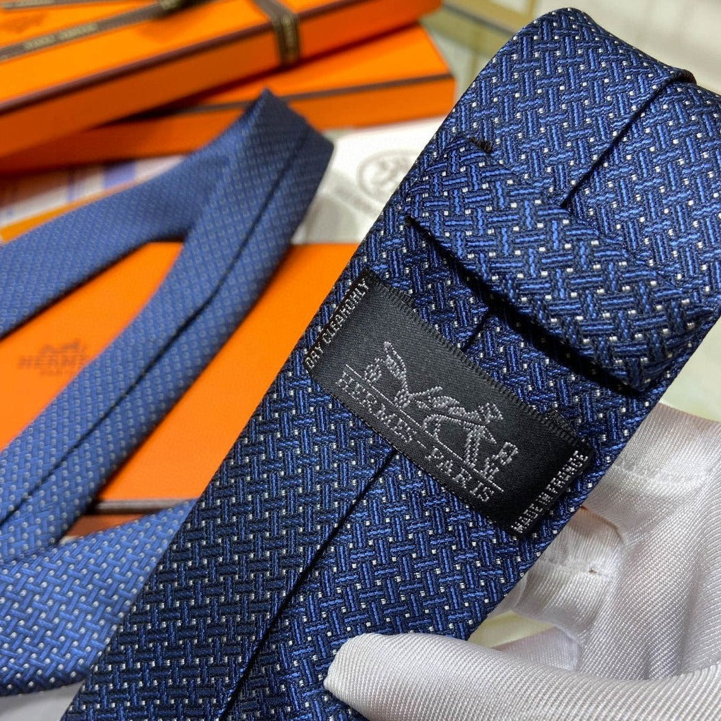 HE * braided pattern tie