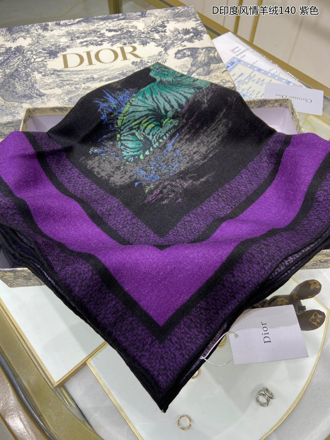 DI* cashmere square towel